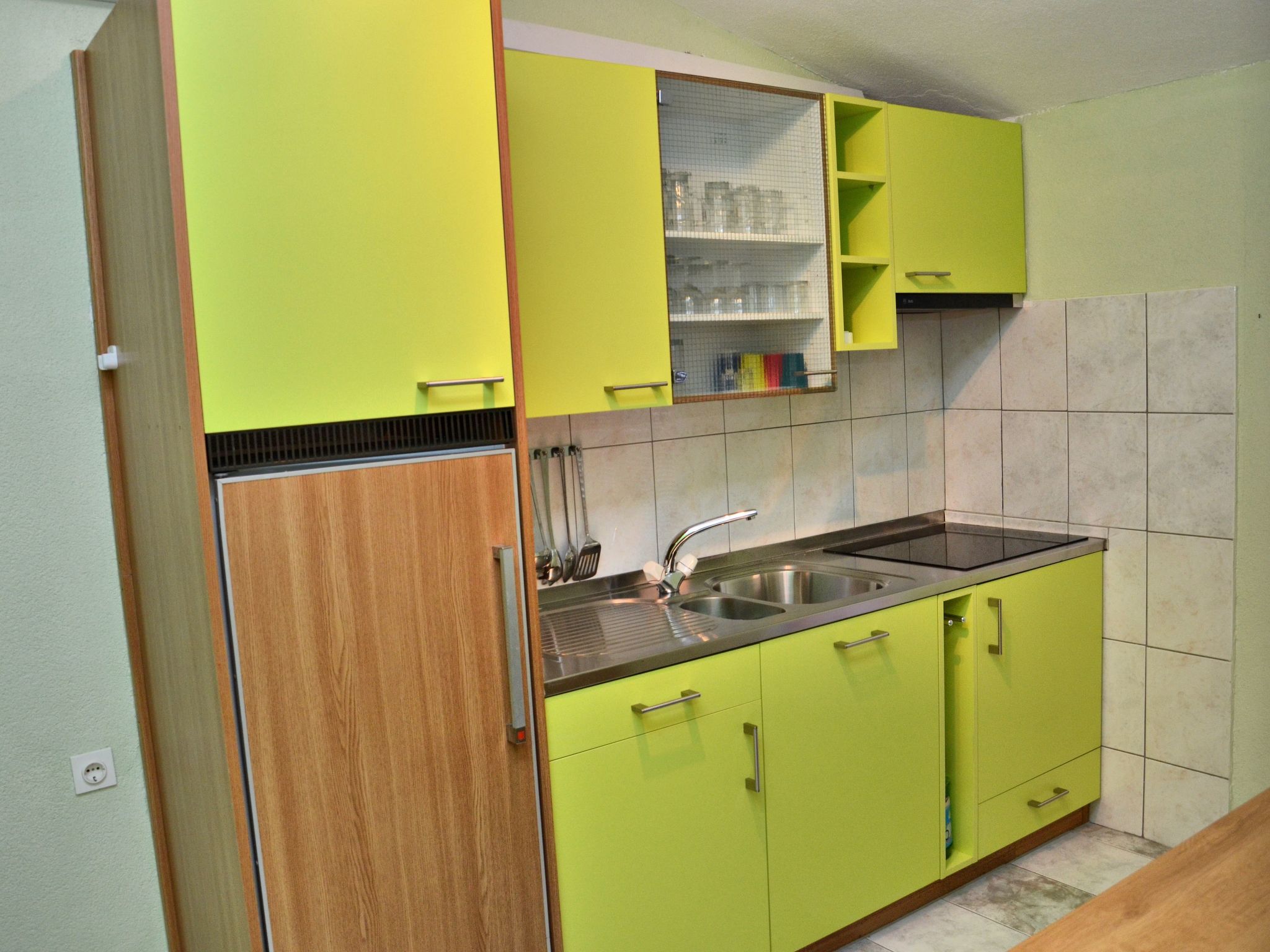 Mit Terrasse und Grill-Dedans