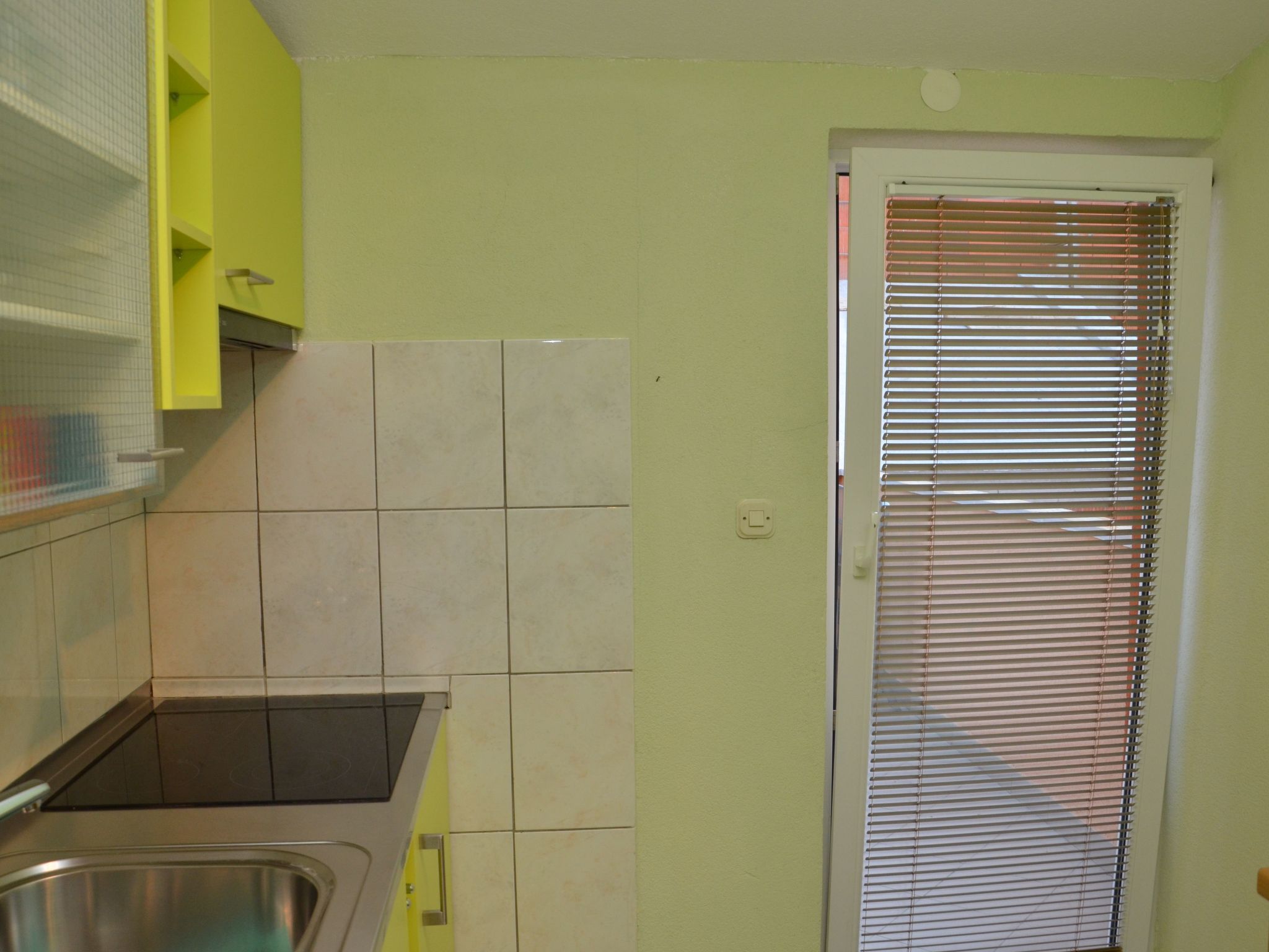 Mit Terrasse und Grill-Dedans