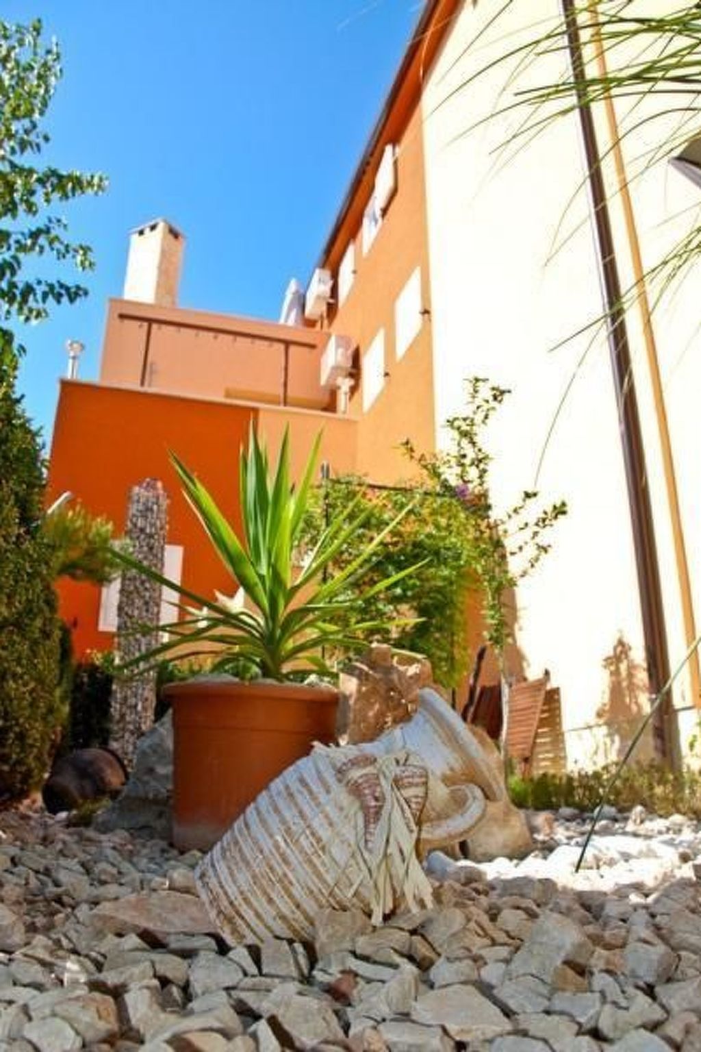 Mit Terrasse und Grill-Dedans