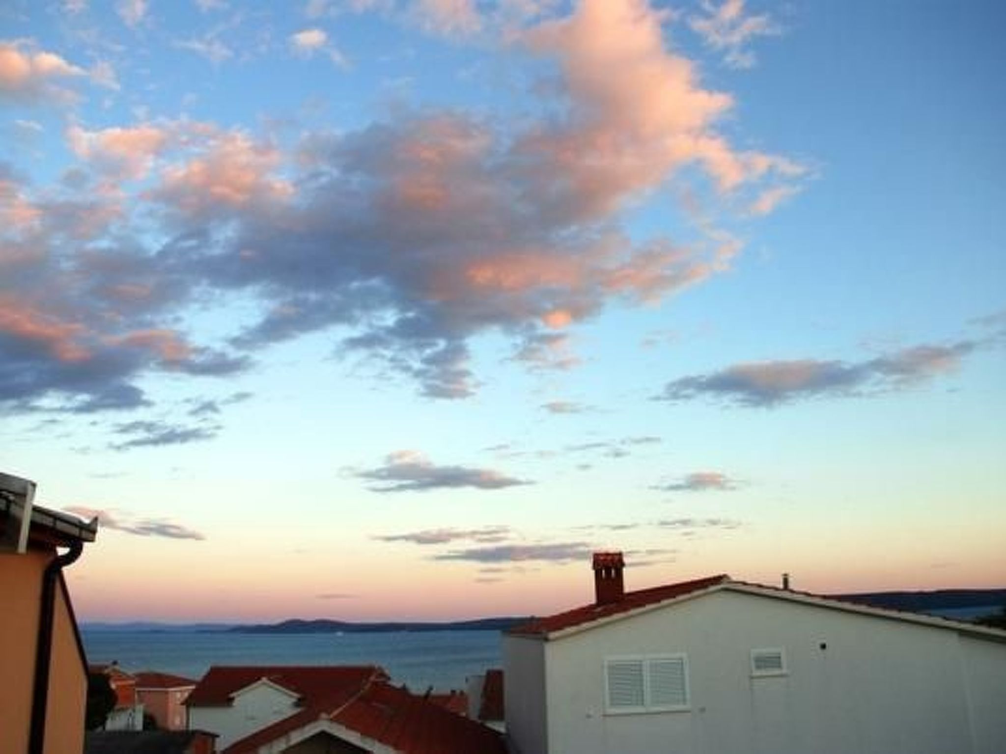 Mit Terrasse und Grill-Dedans