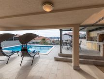 Villa Urban in Trogir: Privé verwarmd zwembad voor 14 personen - thumbnail 2