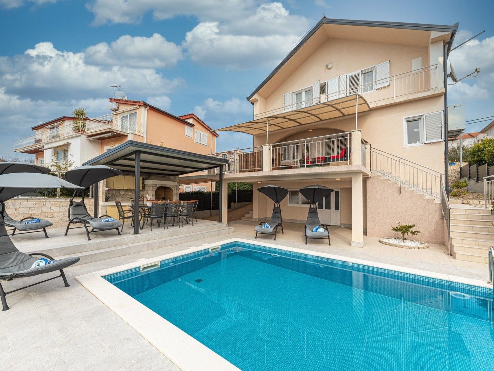 Villa Urban in Trogir mit privatem beheiztem Pool-Binnen