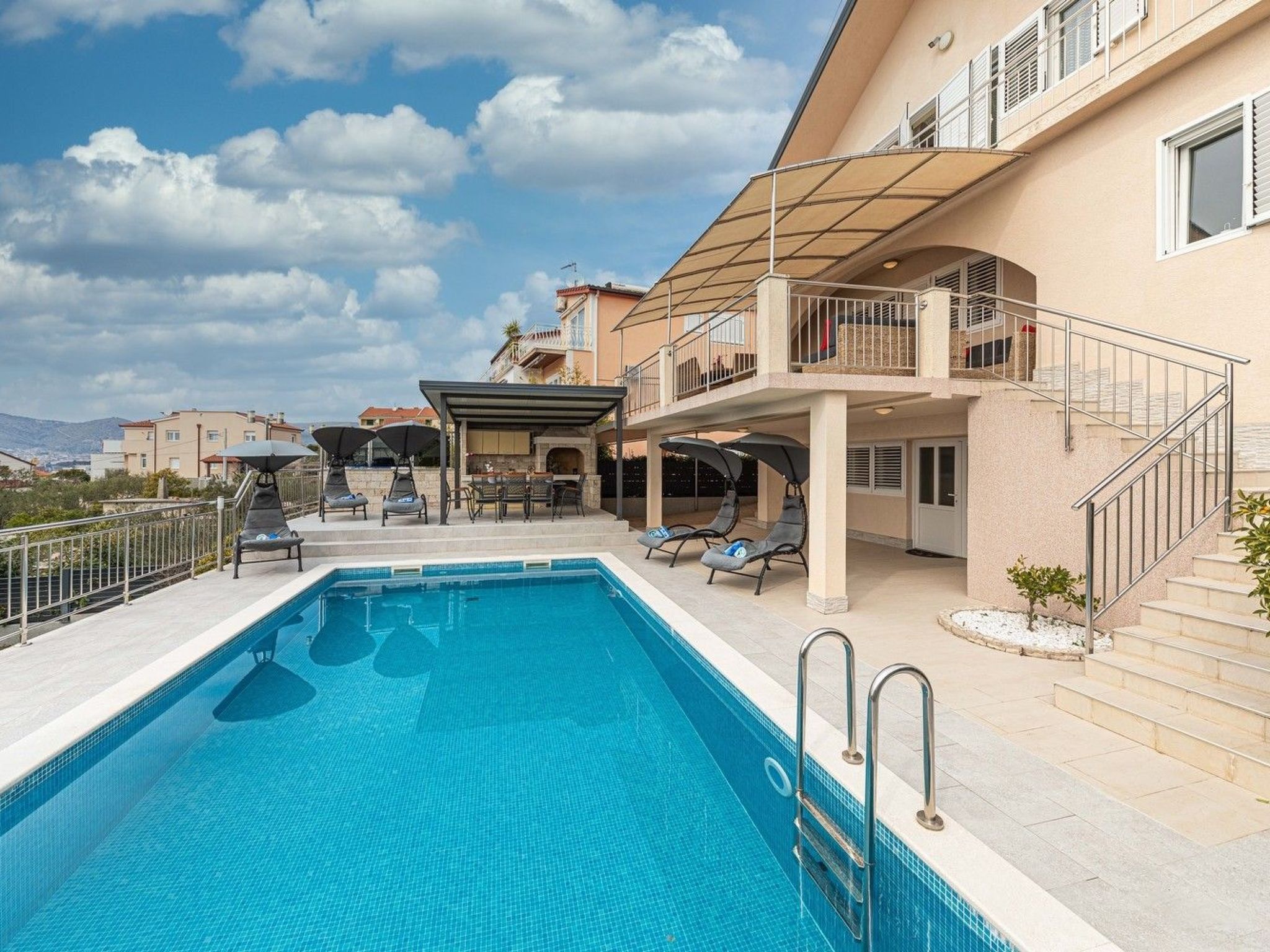 Villa Urban in Trogir mit privatem beheiztem Pool-Binnen