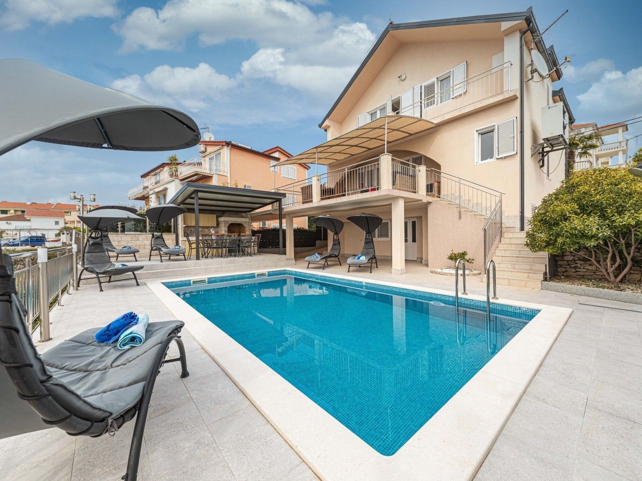 Villa Urban in Trogir mit privatem beheiztem Pool-Binnen