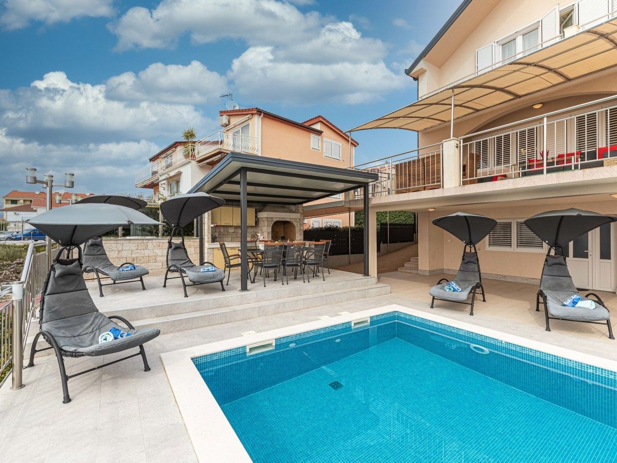 Villa Urban in Trogir mit privatem beheiztem Pool-Binnen