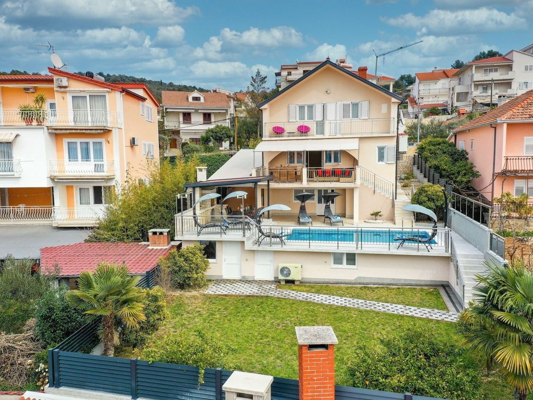 Villa Urban in Trogir mit privatem beheiztem Pool-Binnen