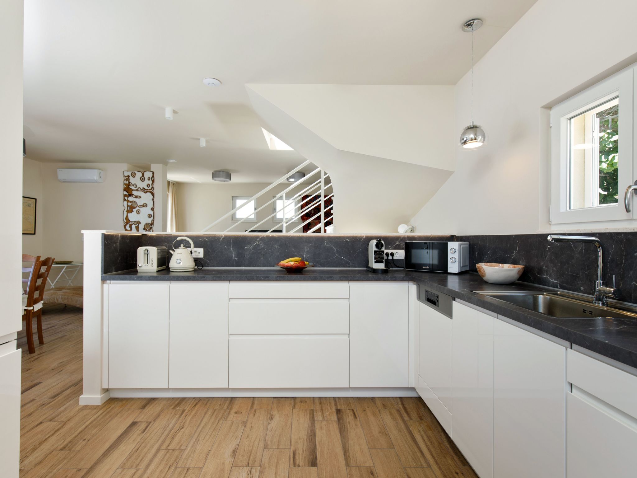 "Villa Anadea" mit Whirlpool-Drinnen