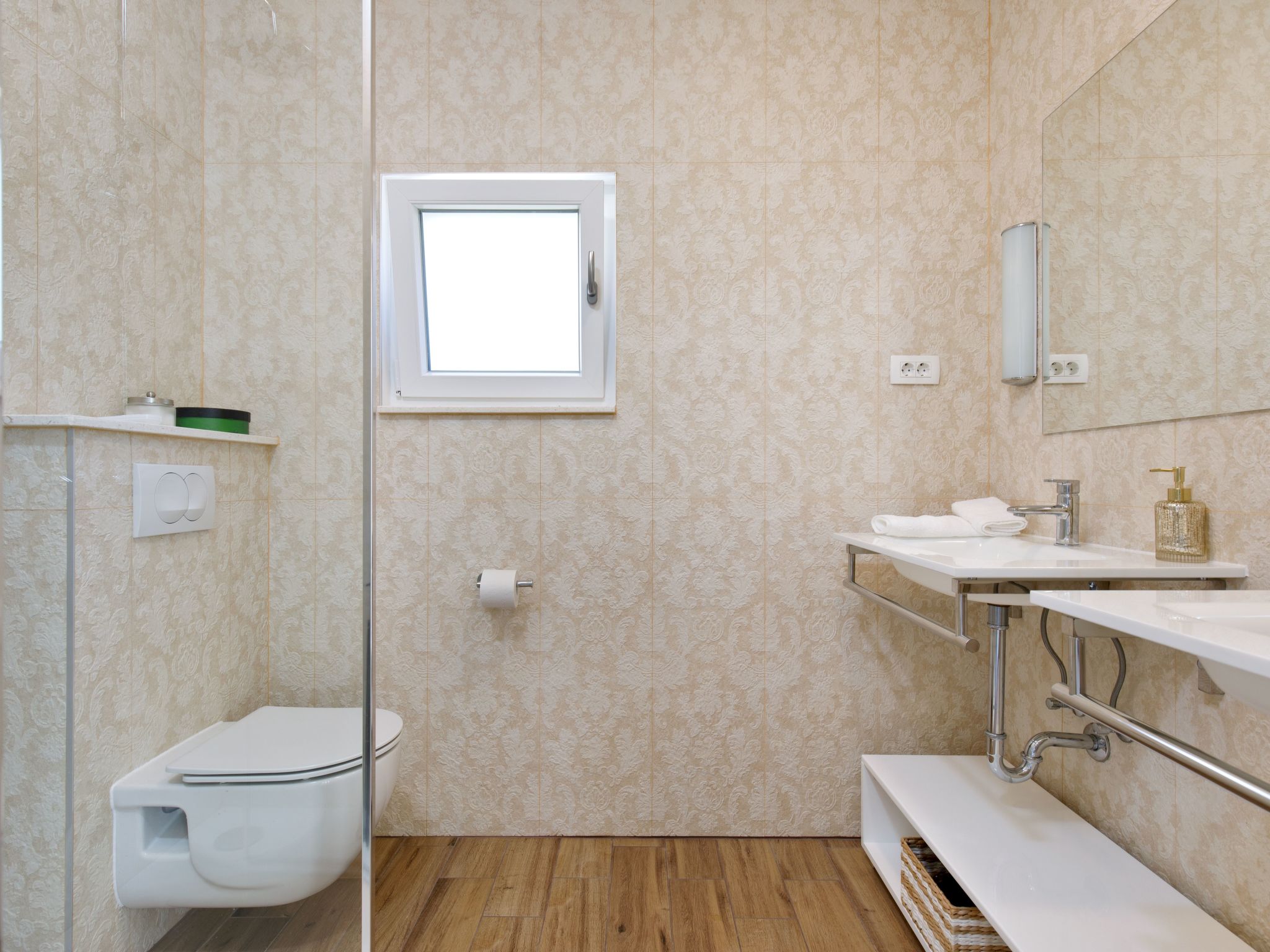 "Villa Anadea" mit Whirlpool-Drinnen