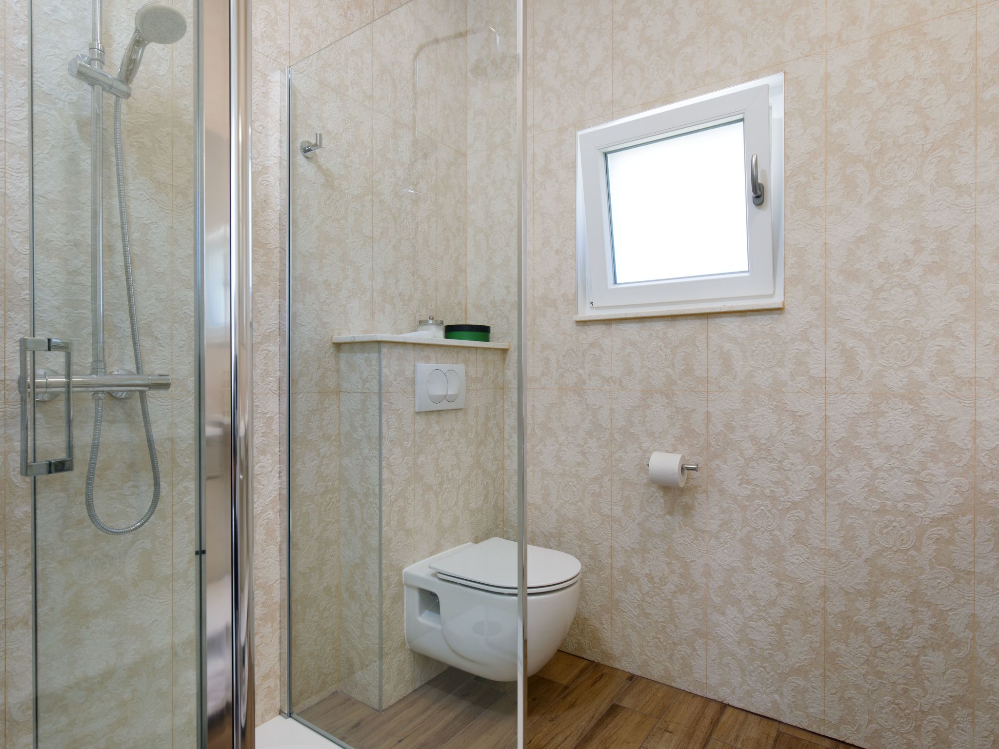 "Villa Anadea" mit Whirlpool-Drinnen