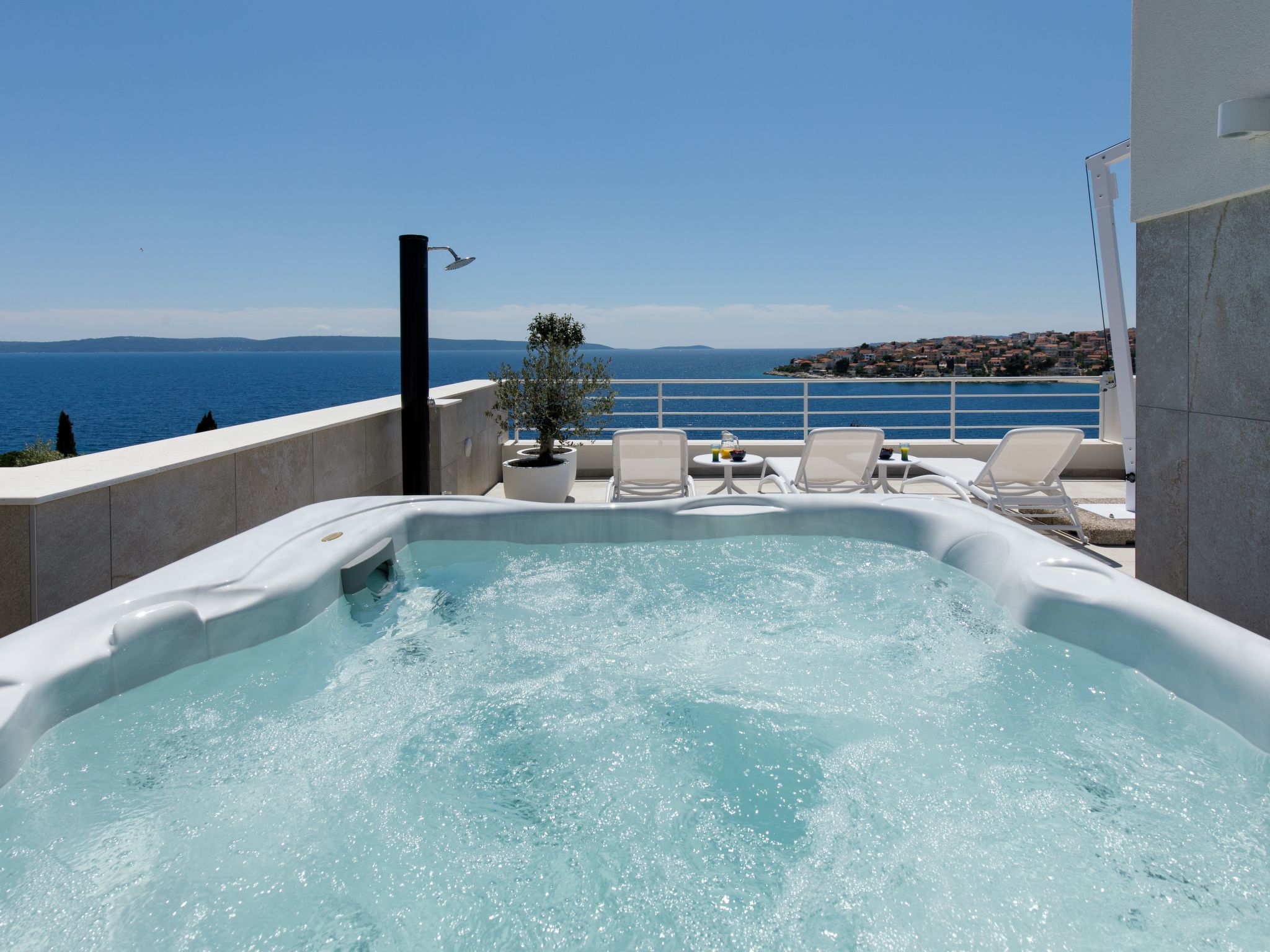 "Villa Anadea" mit Whirlpool-Drinnen