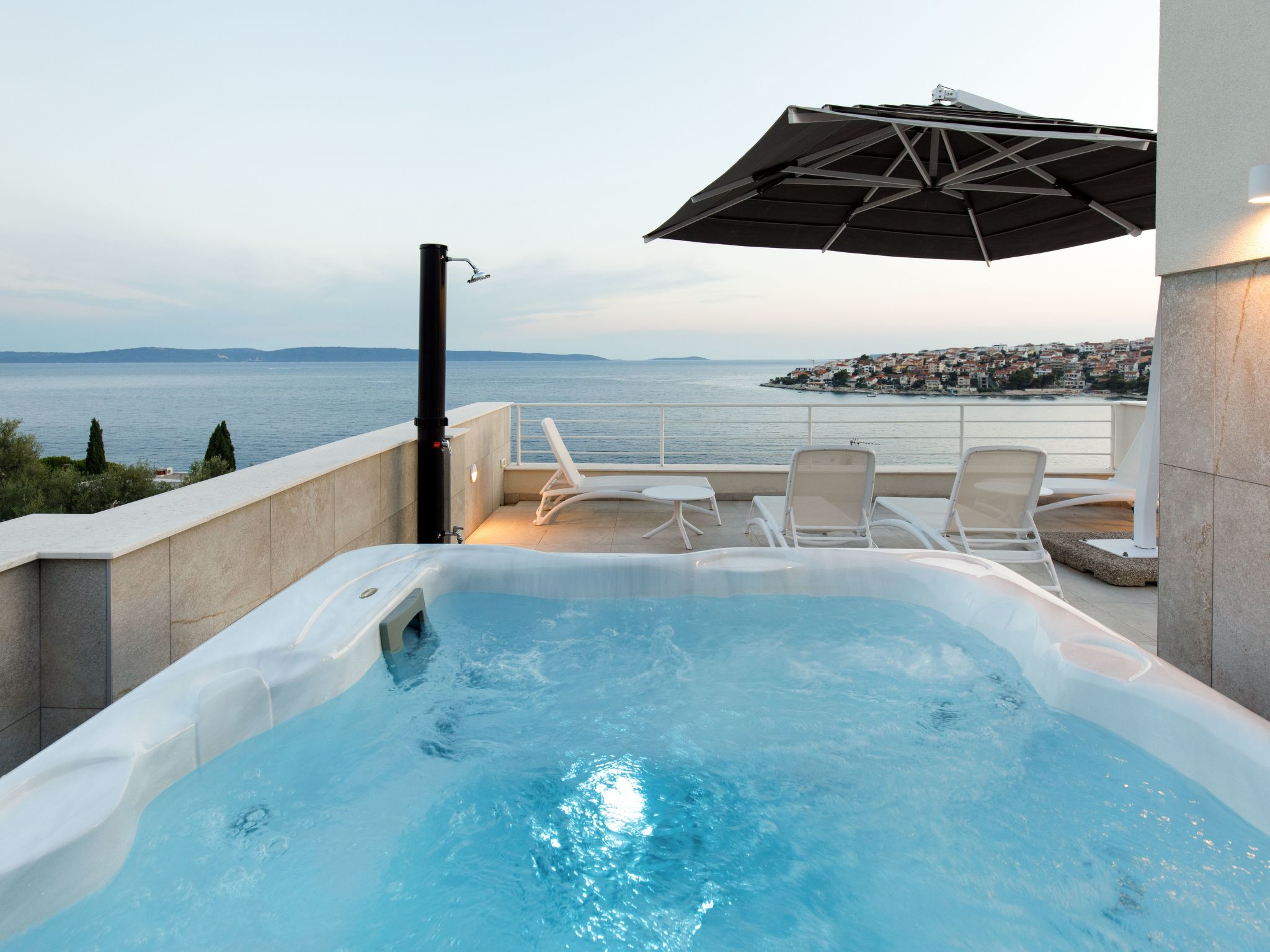 "Villa Anadea" mit Whirlpool-Drinnen