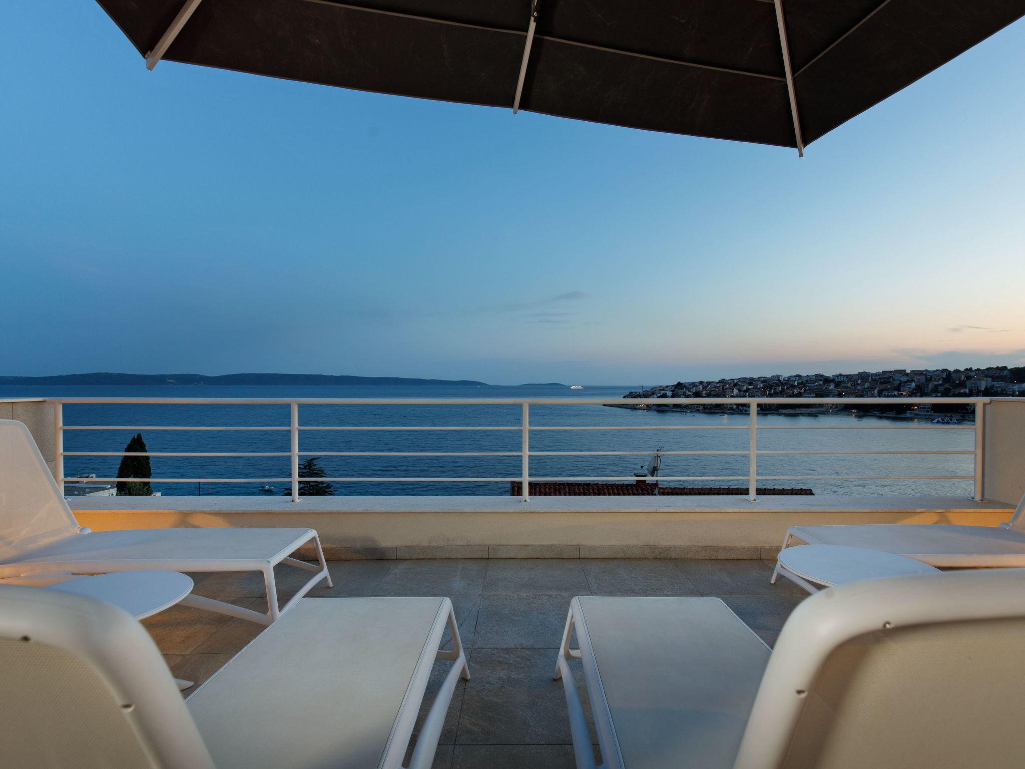 "Villa Anadea" mit Whirlpool-Drinnen