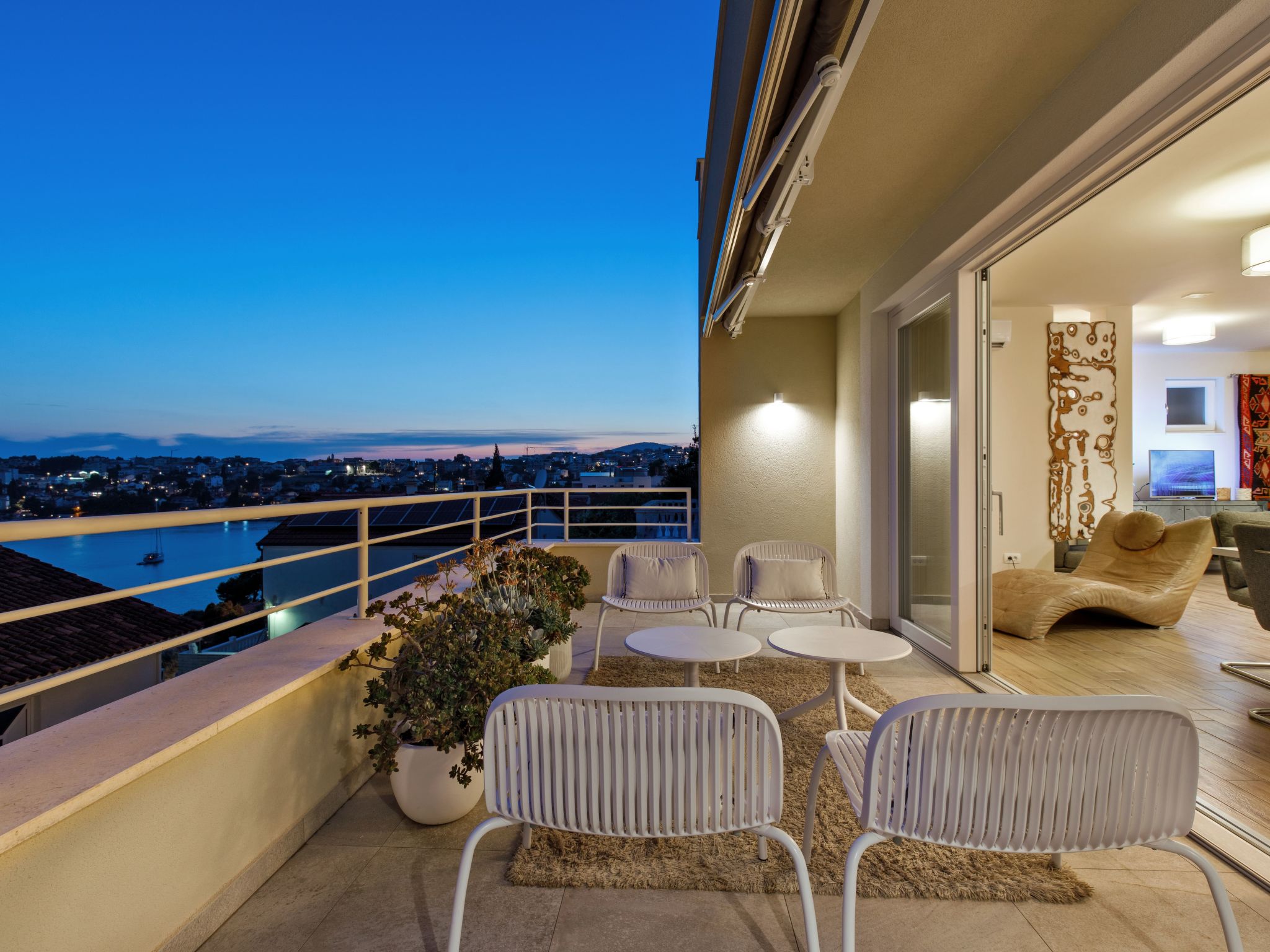 "Villa Anadea" mit Whirlpool-Drinnen