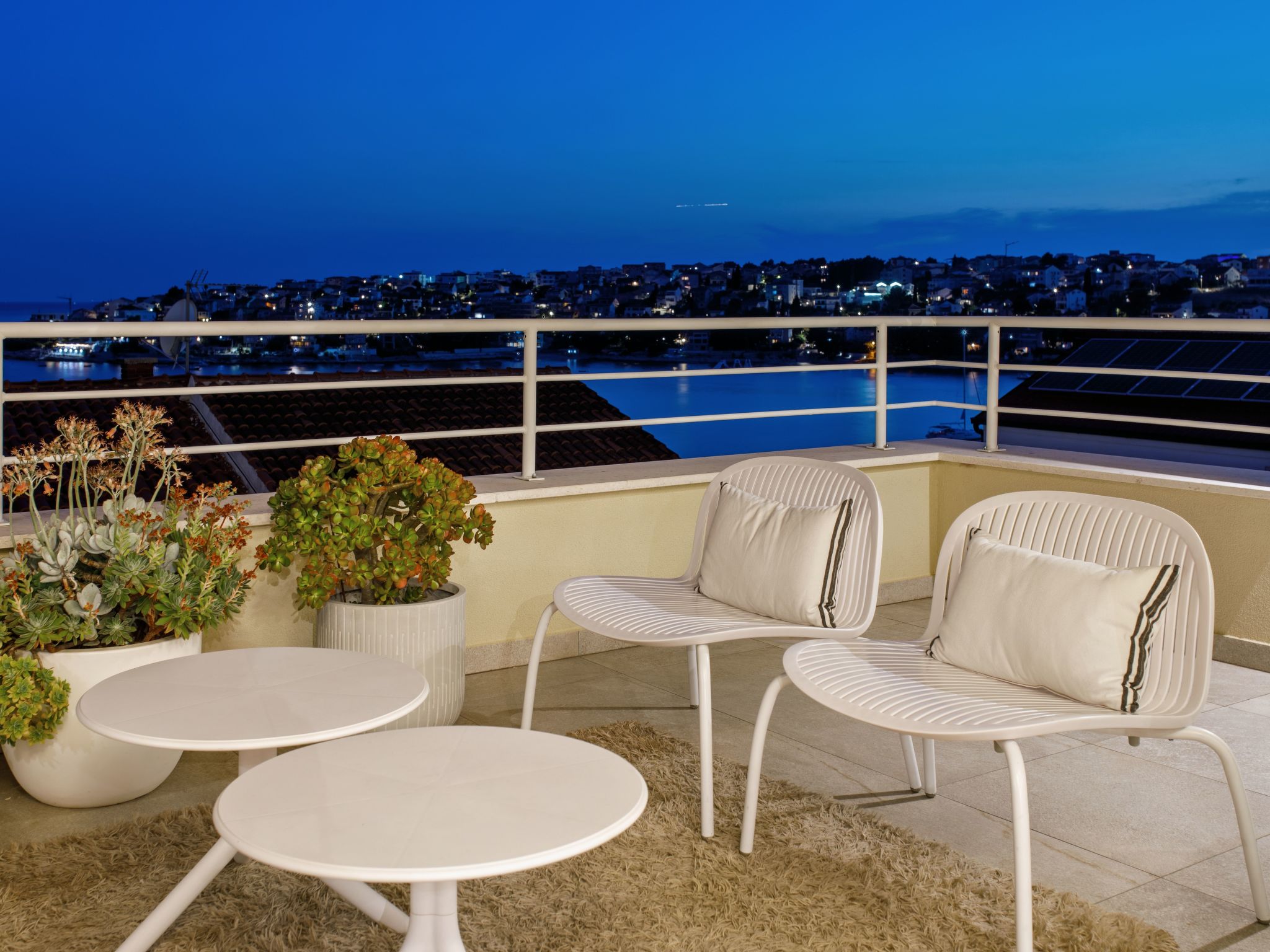 "Villa Anadea" mit Whirlpool-Drinnen