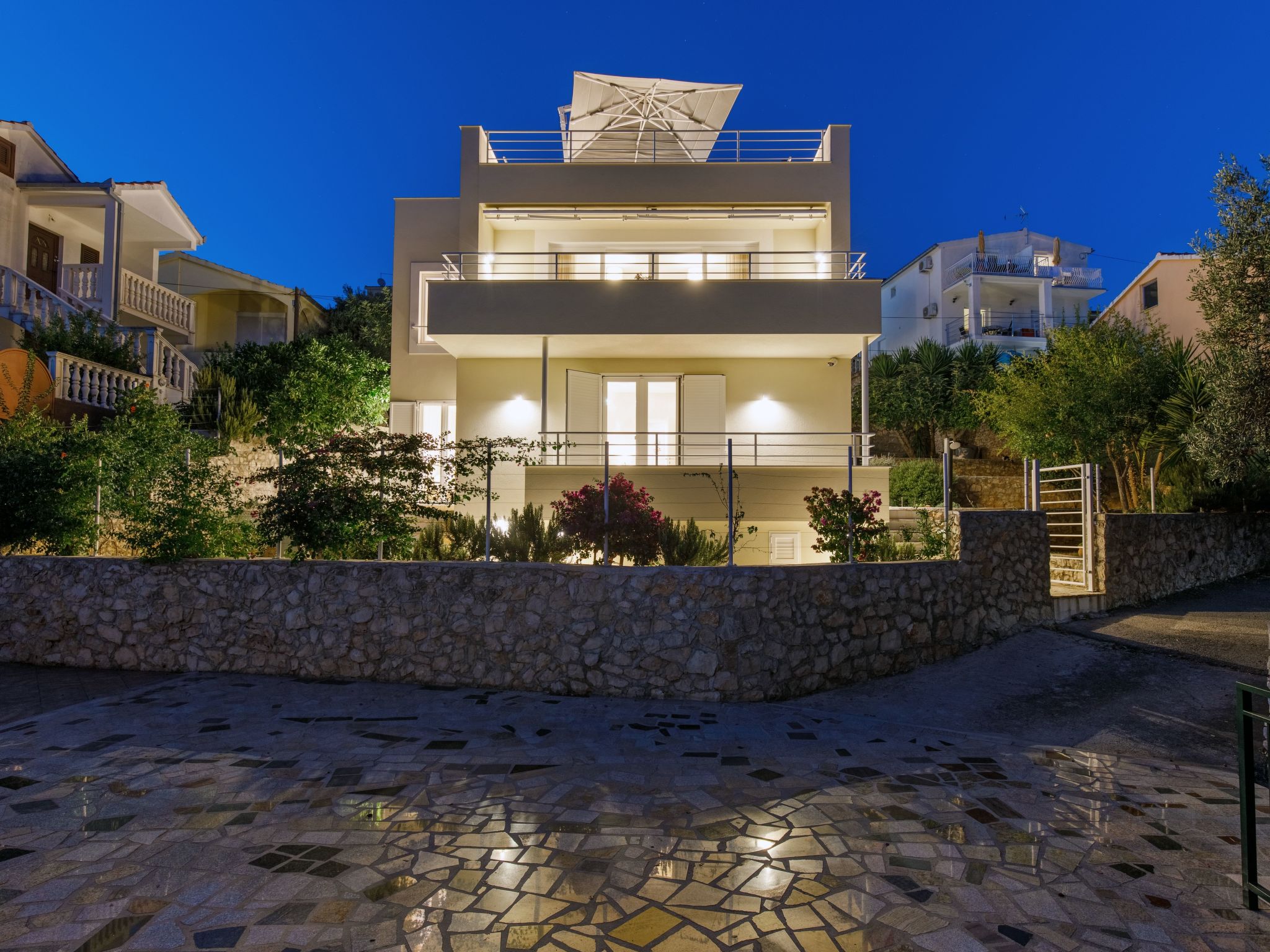 "Villa Anadea" mit Whirlpool-Drinnen