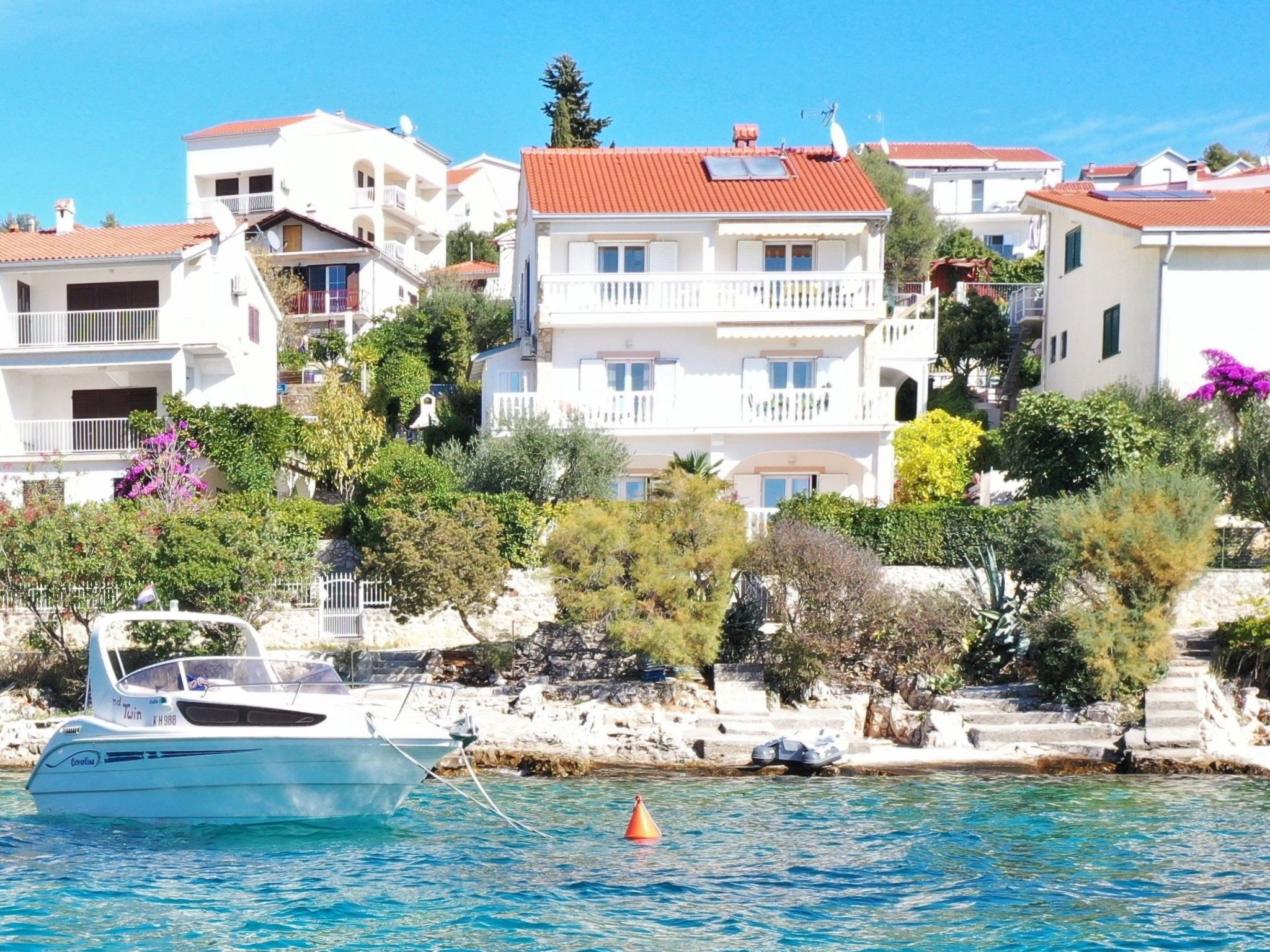Klimatisierte Ferienwohnung in Okrug Gornji mit Gepflegtem Garten und Seeblick