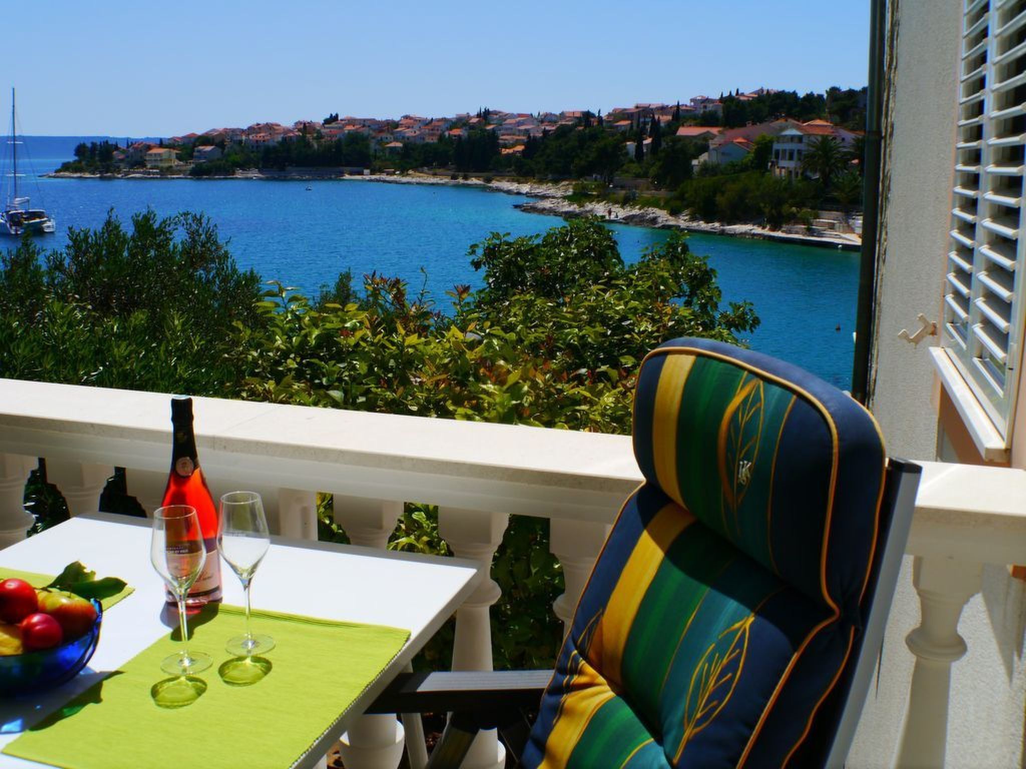 Klimatisierte Ferienwohnung in Okrug Gornji mit Gepflegtem Garten und Seeblick