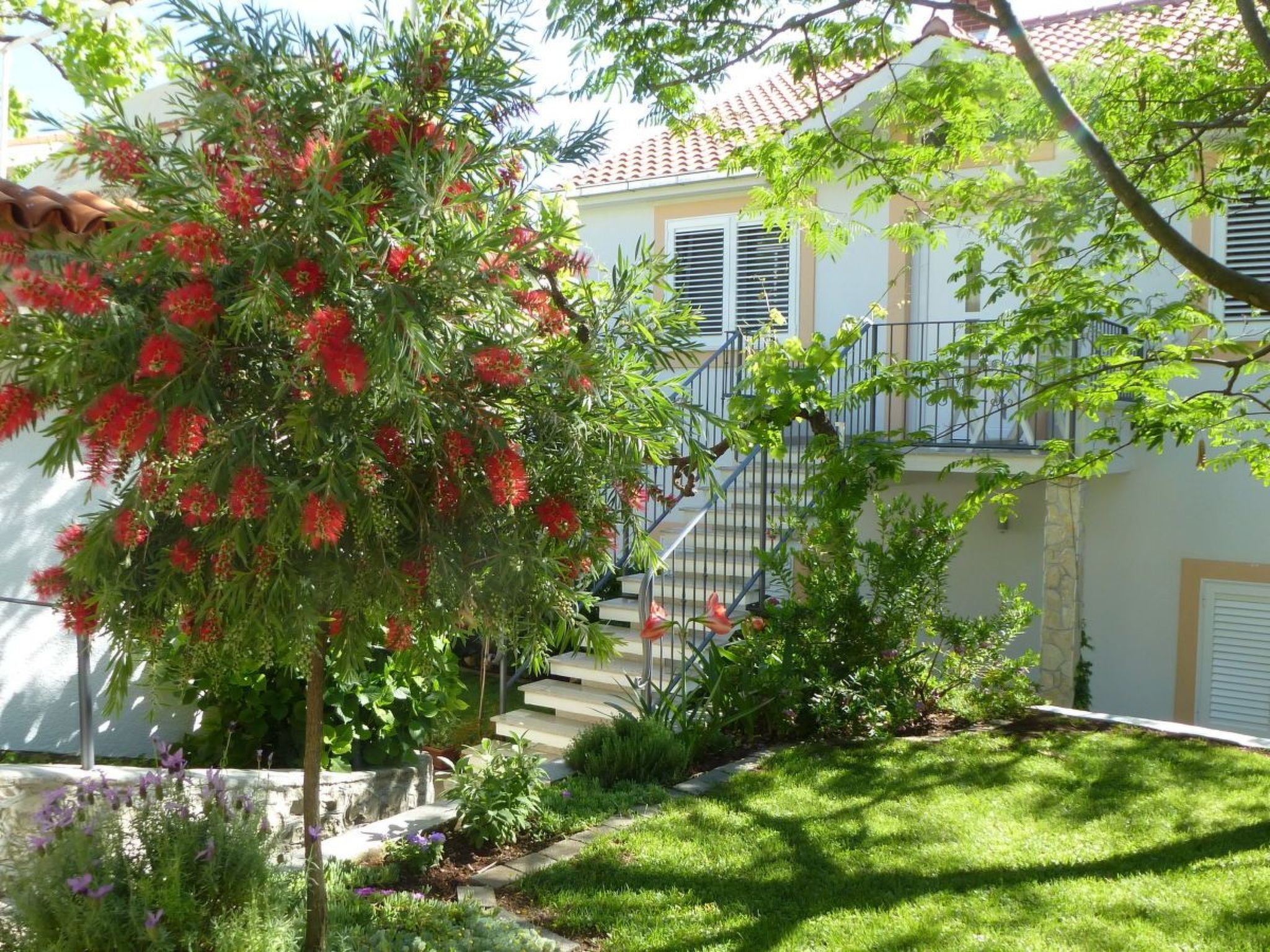 Klimatisierte Ferienwohnung in Okrug Gornji mit Gepflegtem Garten und Seeblick — House (4 of 22)