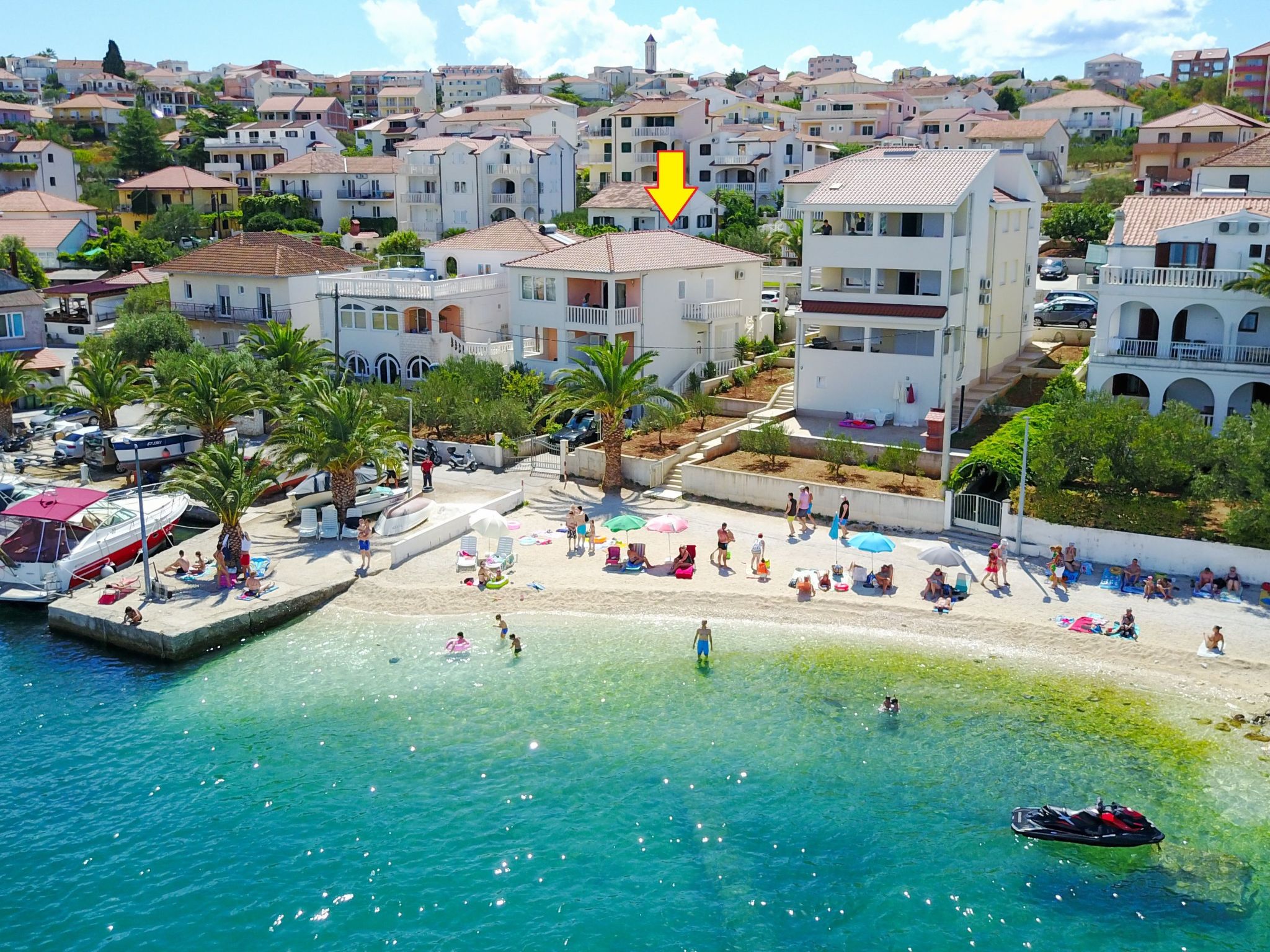 Geräumige Wohnung in erster Reihe zum Strand in Okrug