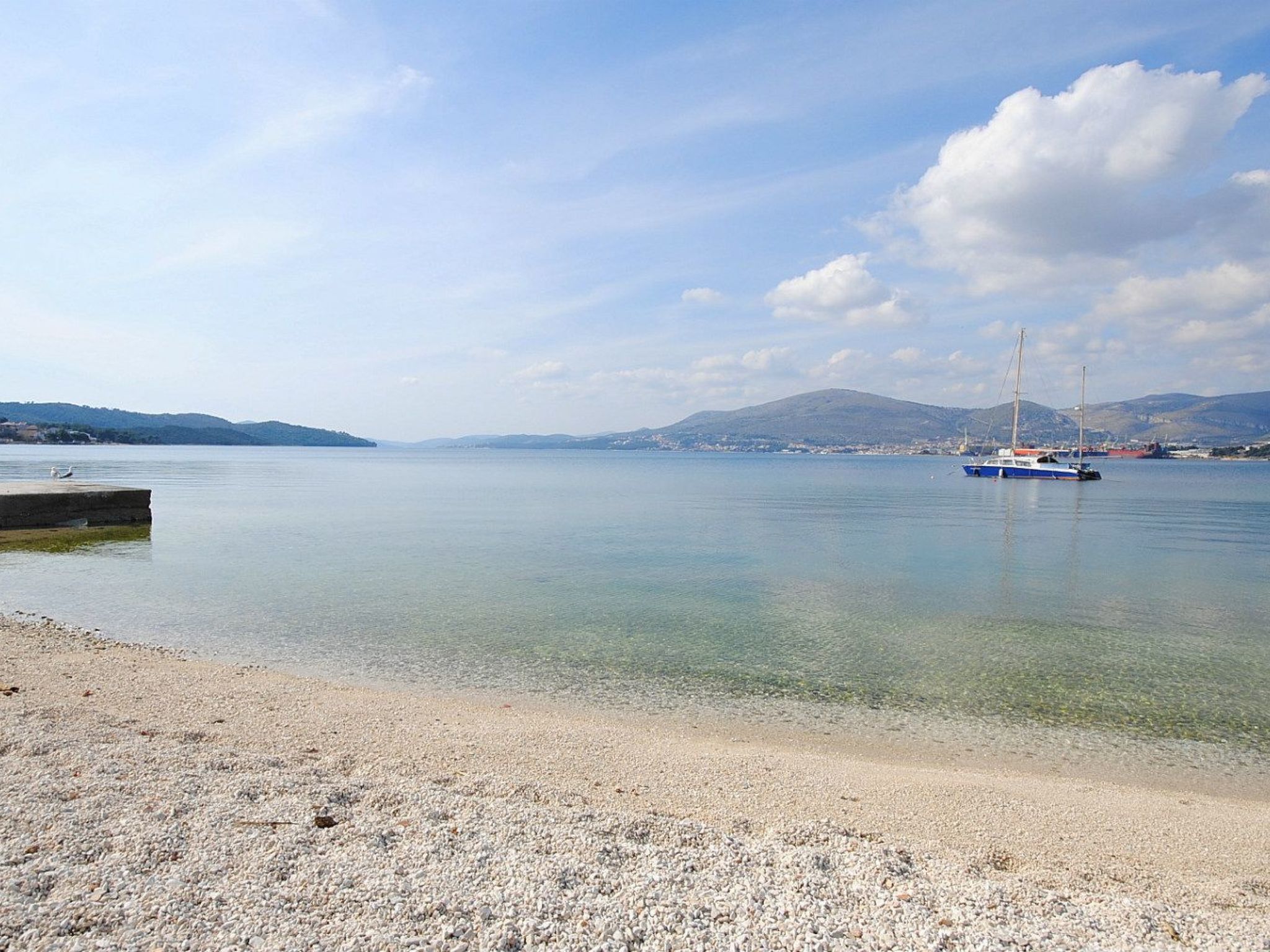 Geräumige Wohnung in erster Reihe zum Strand in Okrug-Draußen