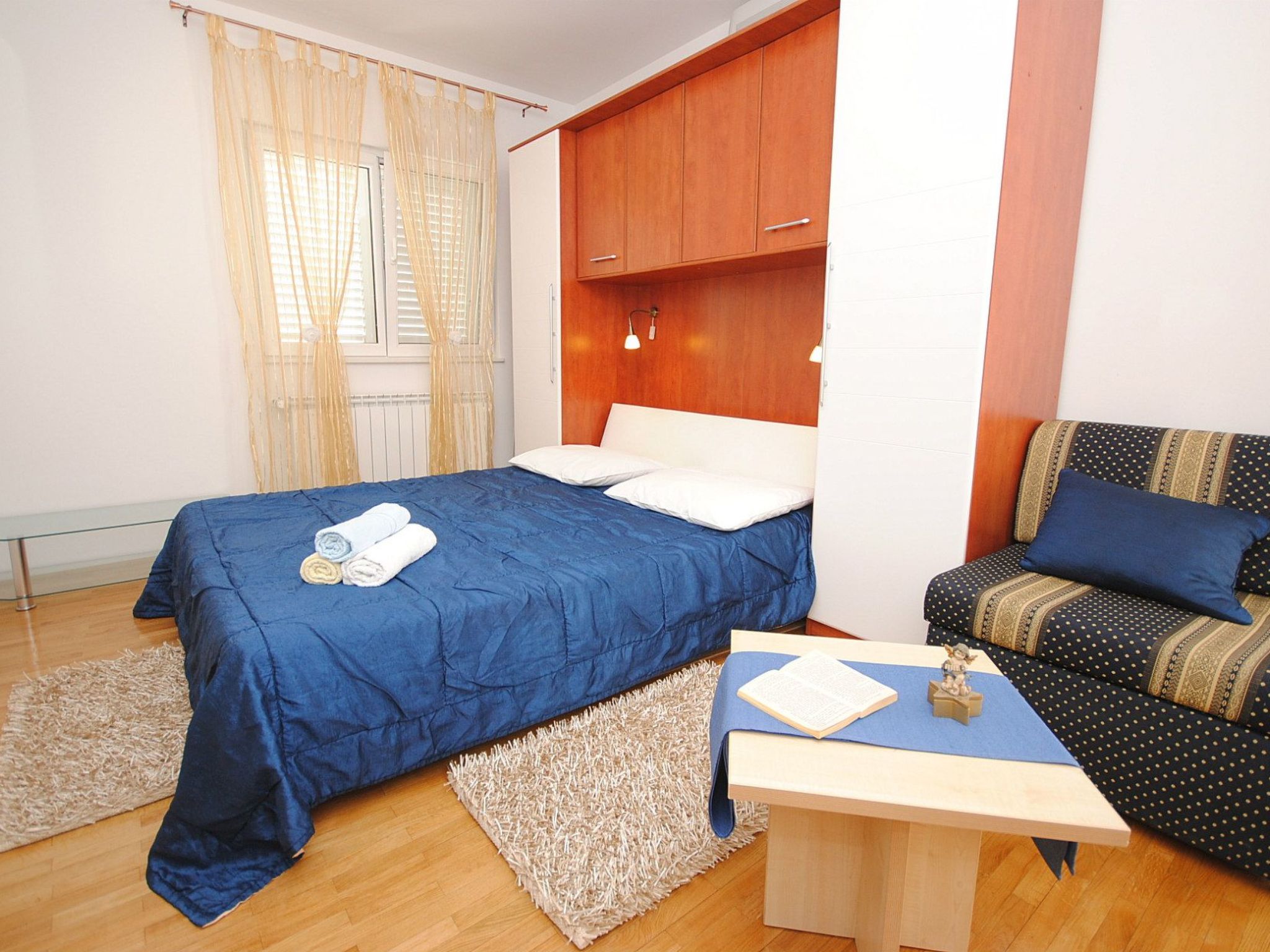 Geräumige Wohnung in erster Reihe zum Strand in Okrug-Image-tags.info