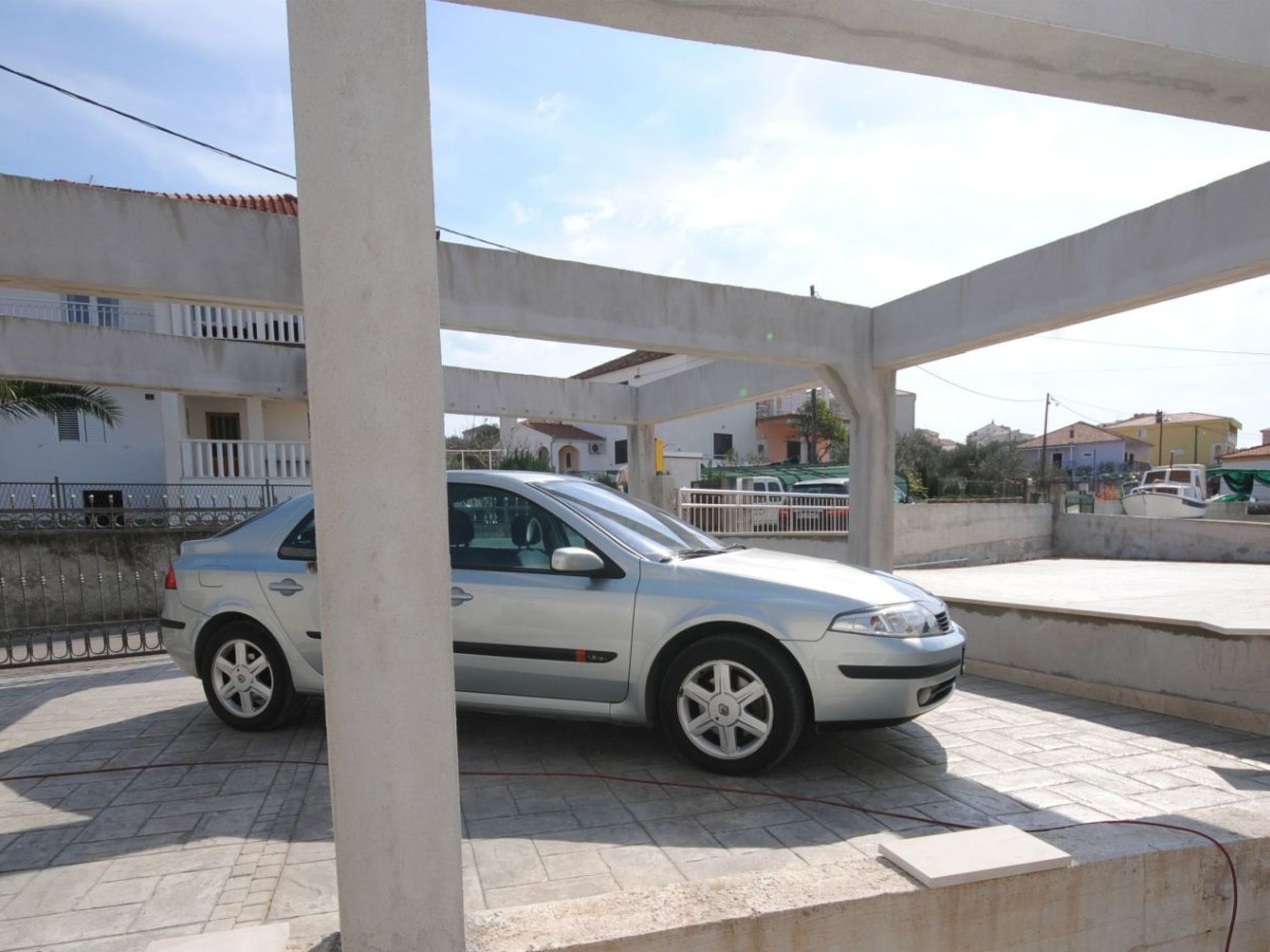 Geräumige Wohnung in erster Reihe zum Strand in Okrug-Draußen