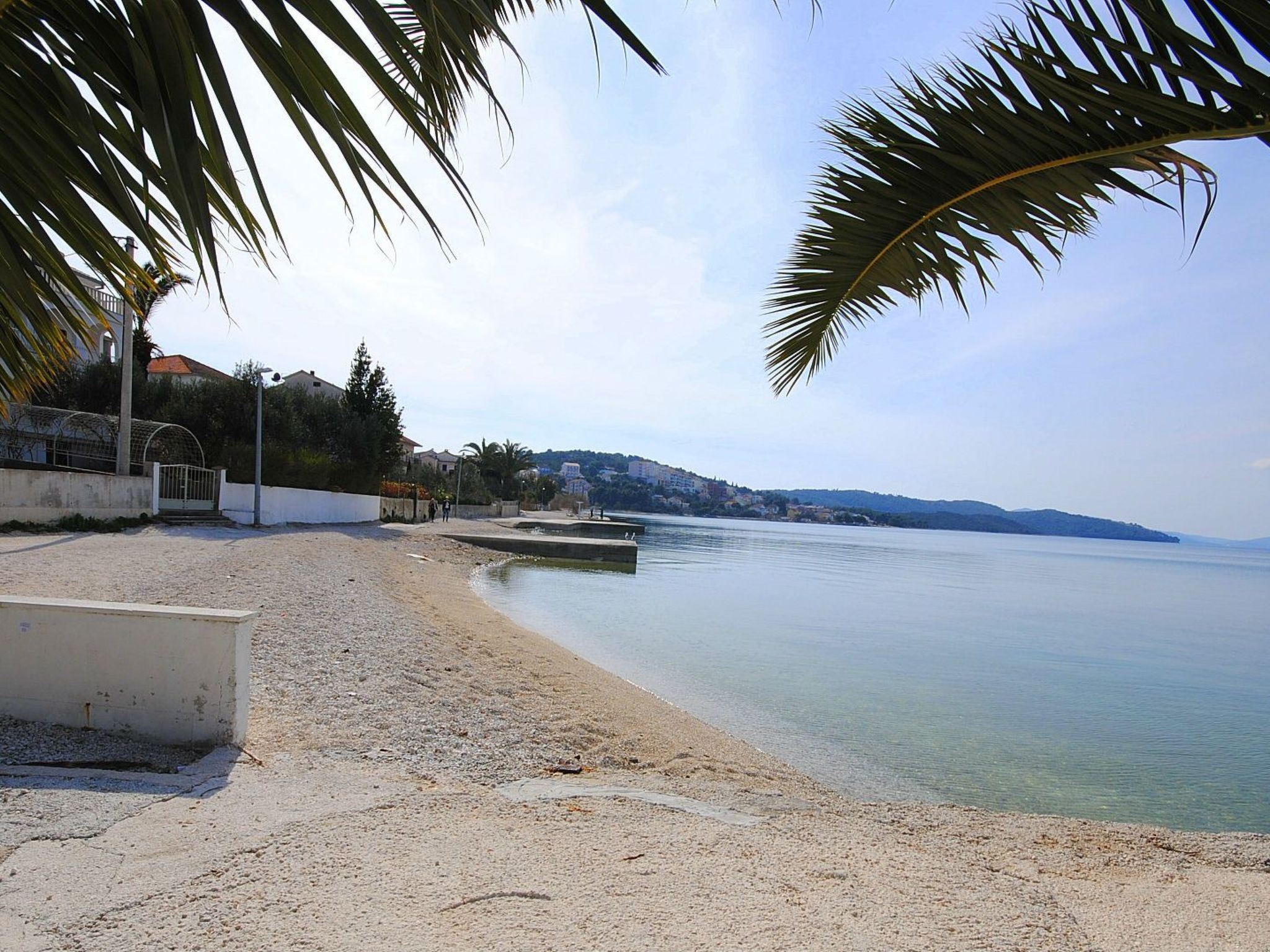 Geräumige Wohnung in erster Reihe zum Strand in Okrug-Draußen