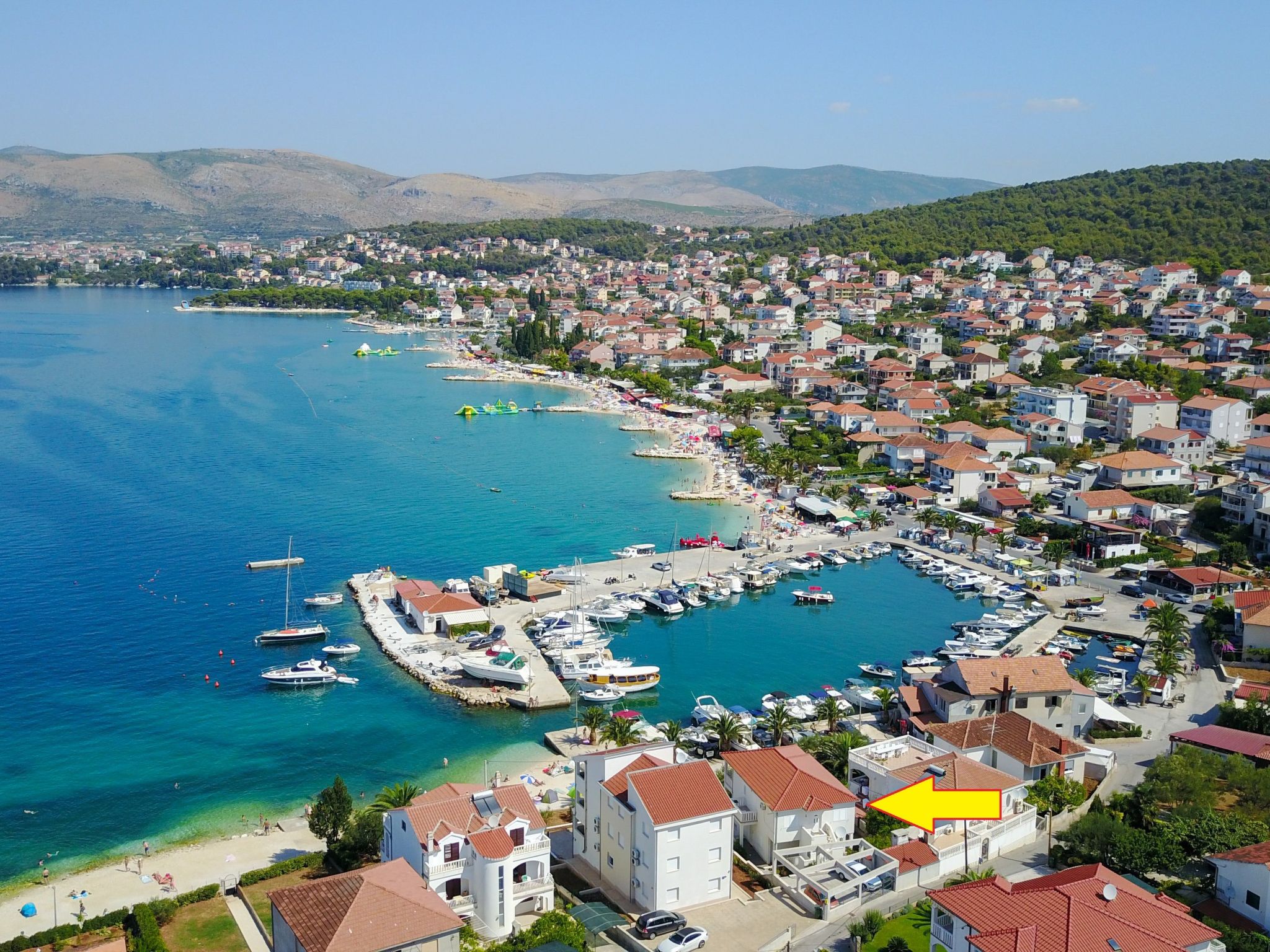 Geräumige Wohnung in erster Reihe zum Strand in Okrug-Draußen