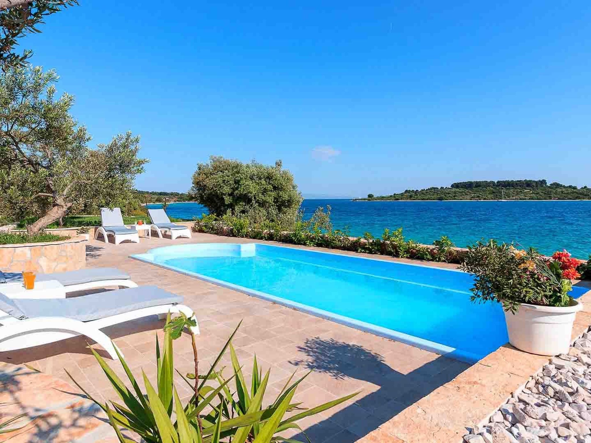 Vakantiehuis met privé zwembad in Trogir/Okrug Donji (Kroatië) voor 8 personen