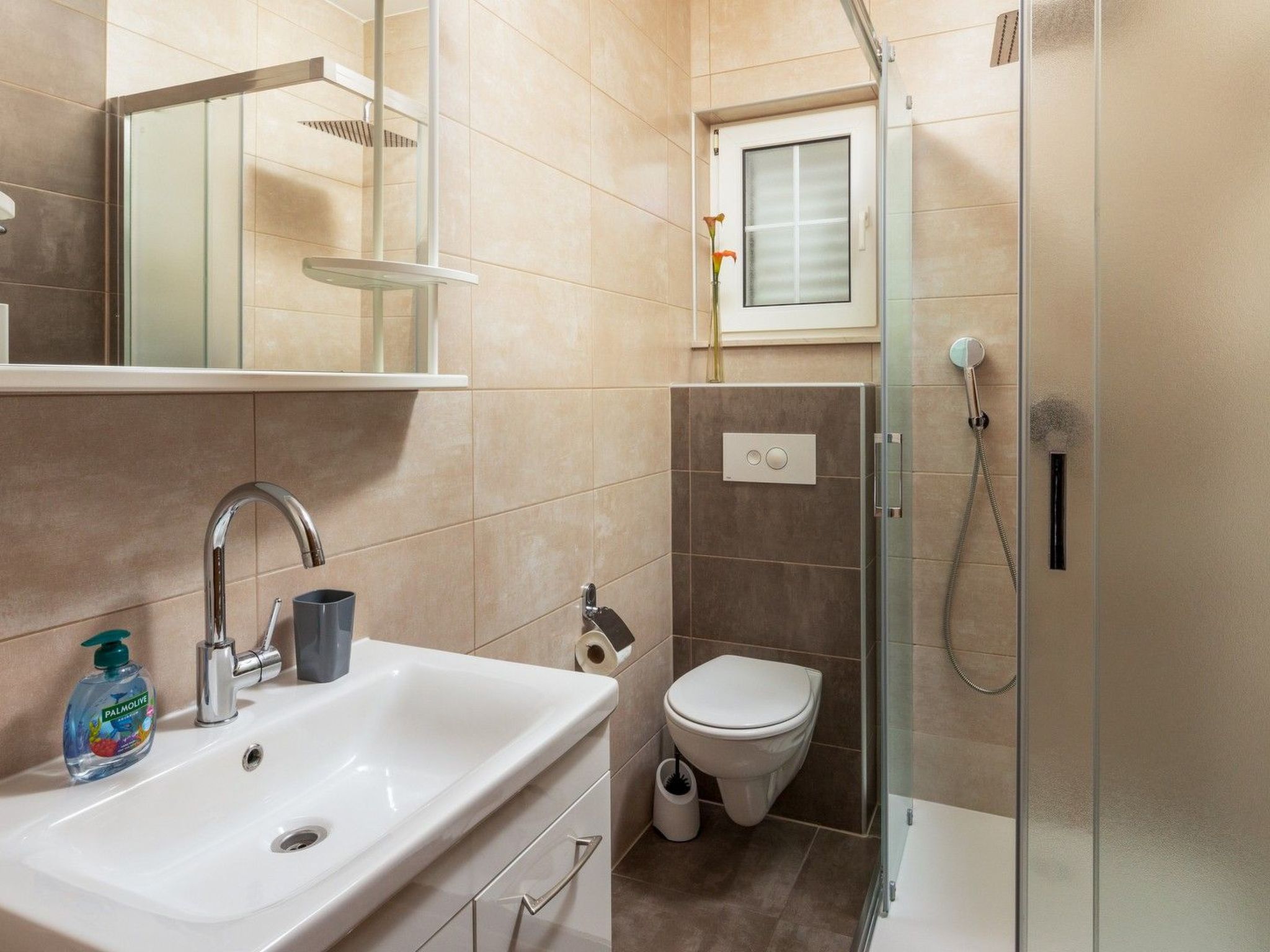 Wohnung in Okrug Gornji mit Garten und Grill-Dedans