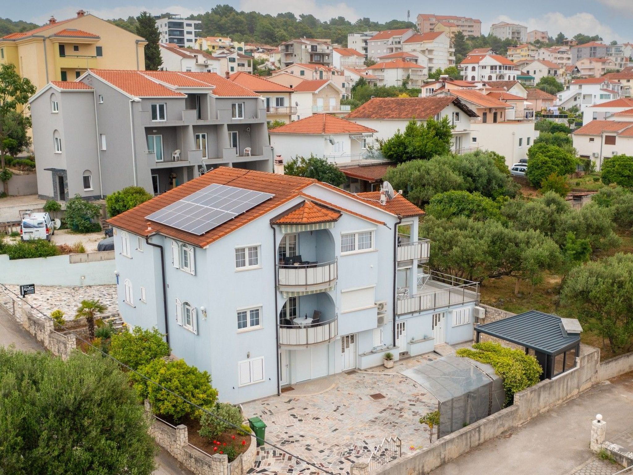 Wohnung in Okrug Gornji mit Garten und Grill-Dehors