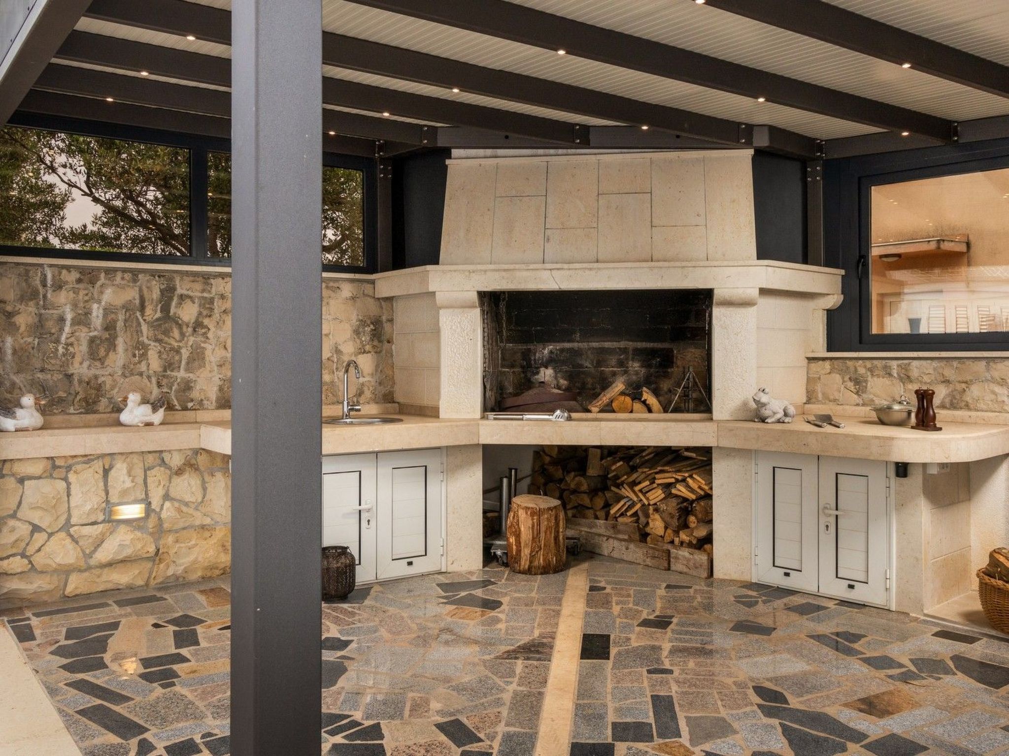 Wohnung in Okrug Gornji mit Garten und Grill-Image-tags.info