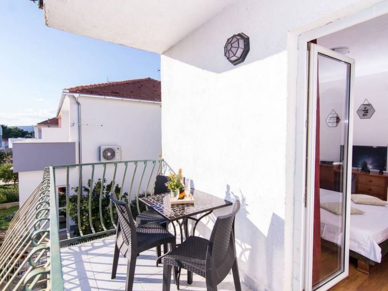 Studioappartement Esthera 2 mit Balkon in Strandnähe