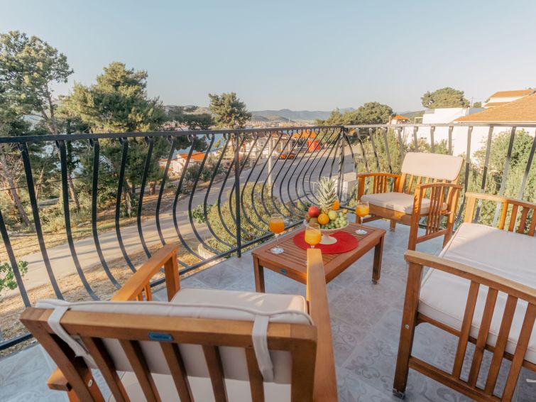 Vrijstaande vakantiewoning Esthera 6 met zeezicht in Okrug Donji, vlakbij Trogir in Trogir/Okrug Donji