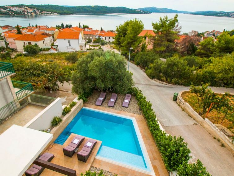 Vrijstaand vakantiehuis Nia 2 met privézwembad nabij Trogir in Trogir/Okrug Donji