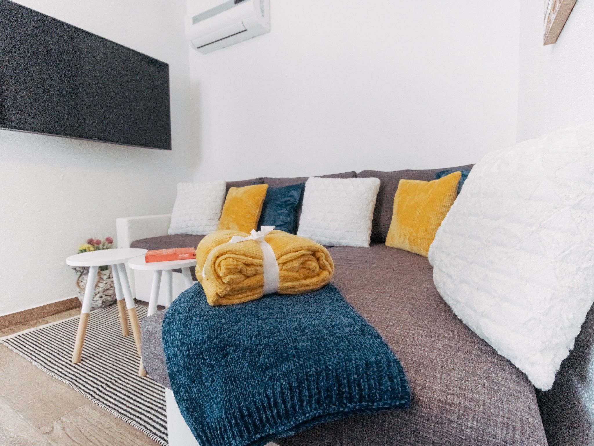 "Esthera 5"-Image-tags.info