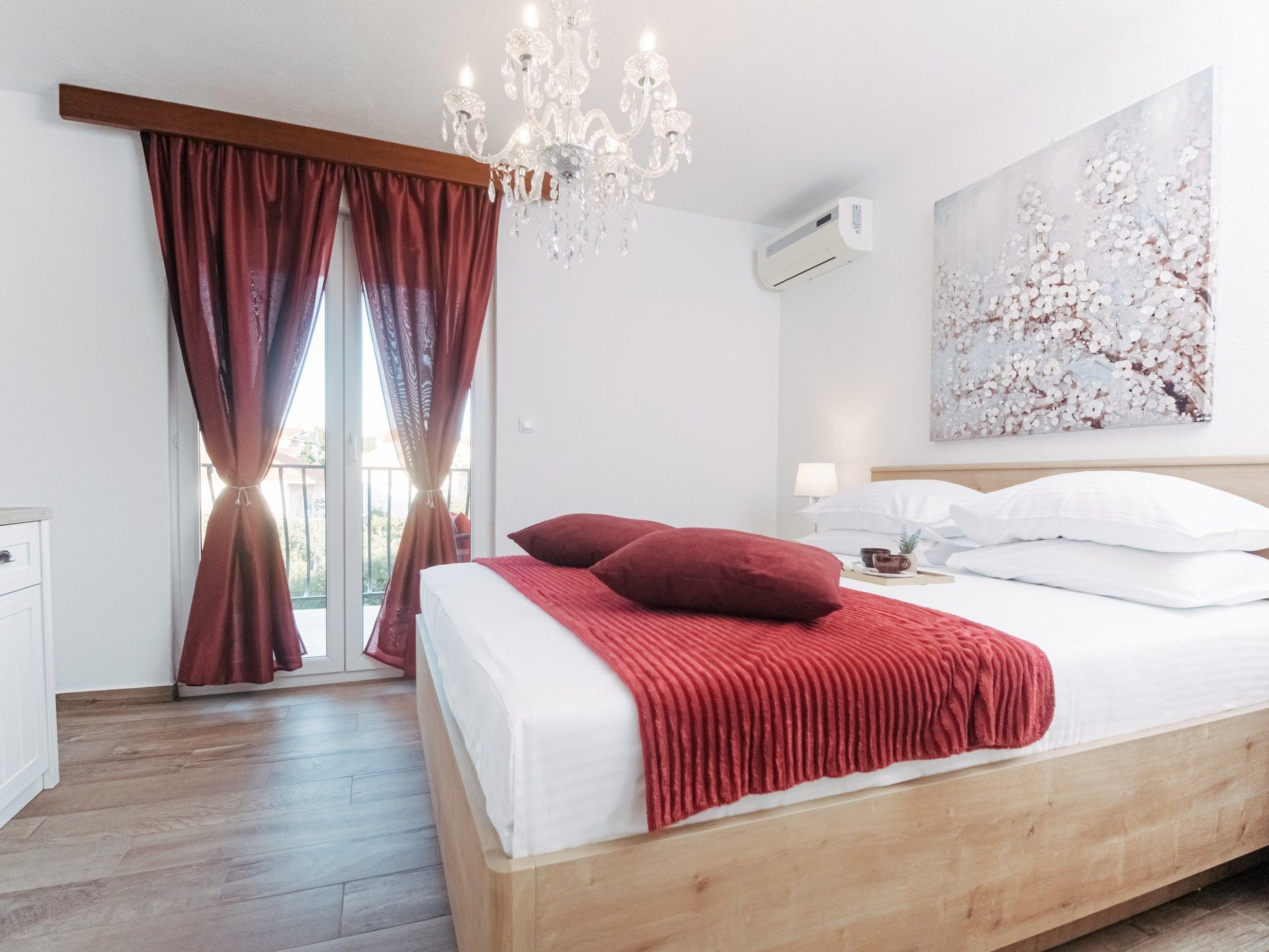 "Esthera 5"-Image-tags.info