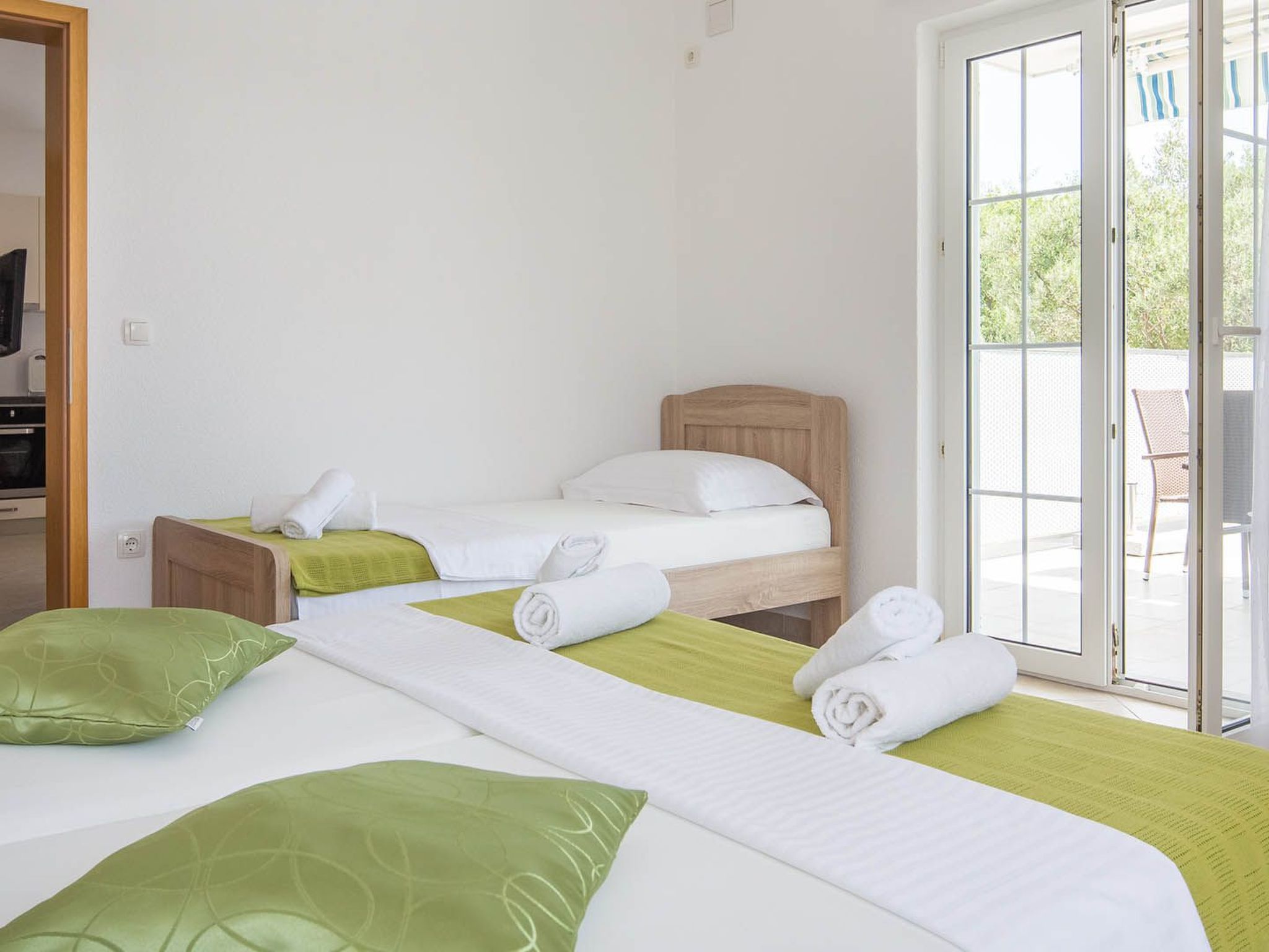 Wohnung in Okrug Gornji mit Garten und Grill-Drinnen