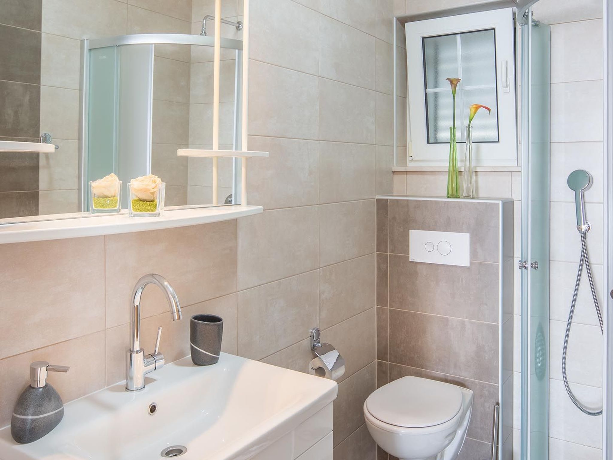 Wohnung in Okrug Gornji mit Garten und Grill-Drinnen