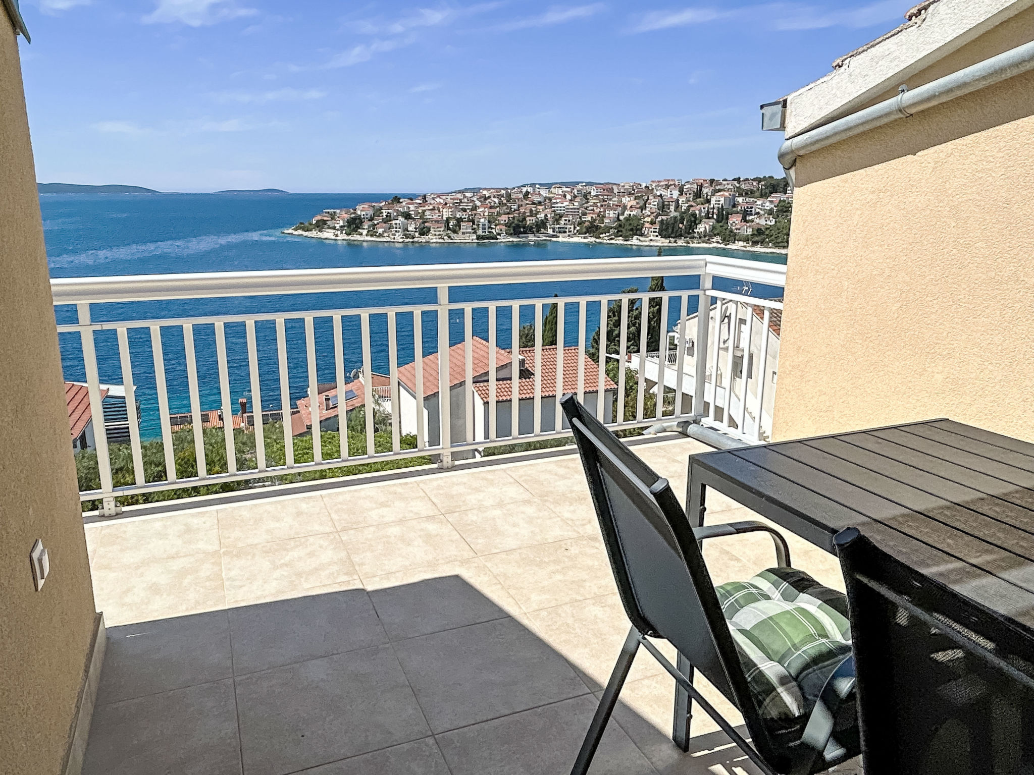 Beheizter Infinity-Pool, Wohnung mit Meerblick3 - Buiten