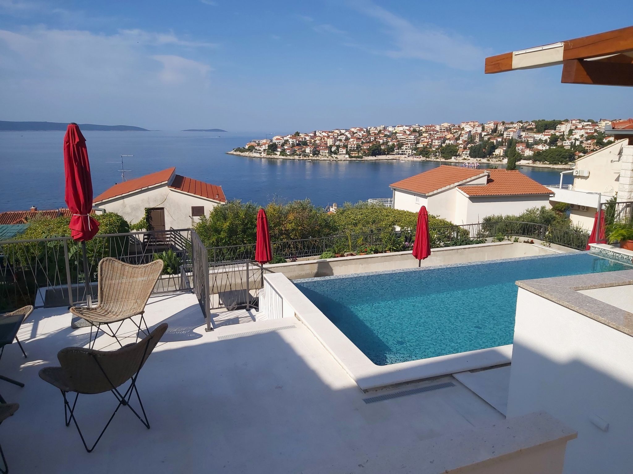 Beheizter Infinity-Pool, Wohnung mit Meerblick3