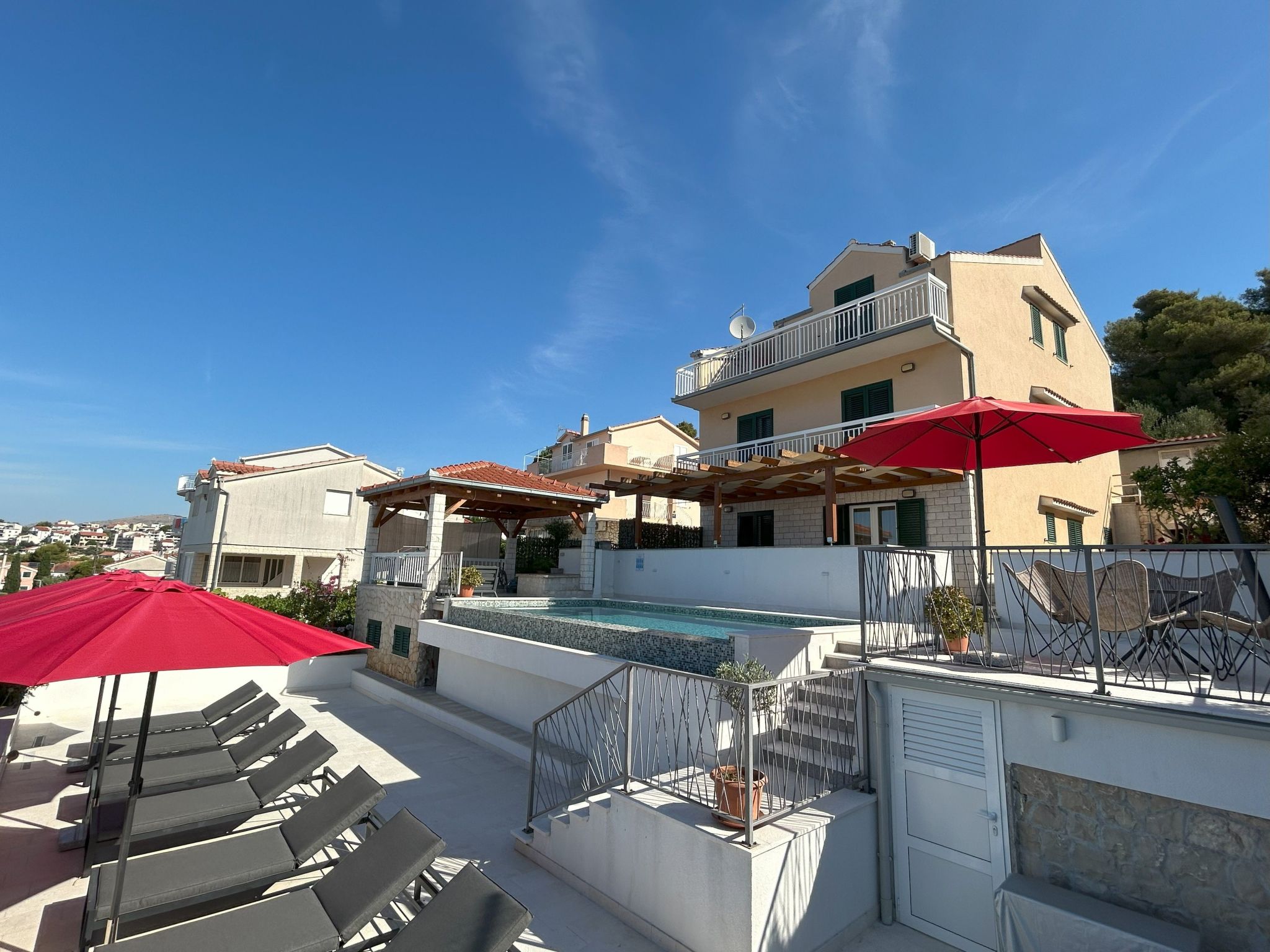 Beheizter Infinity-Pool, Appartement mit Meerblick 2