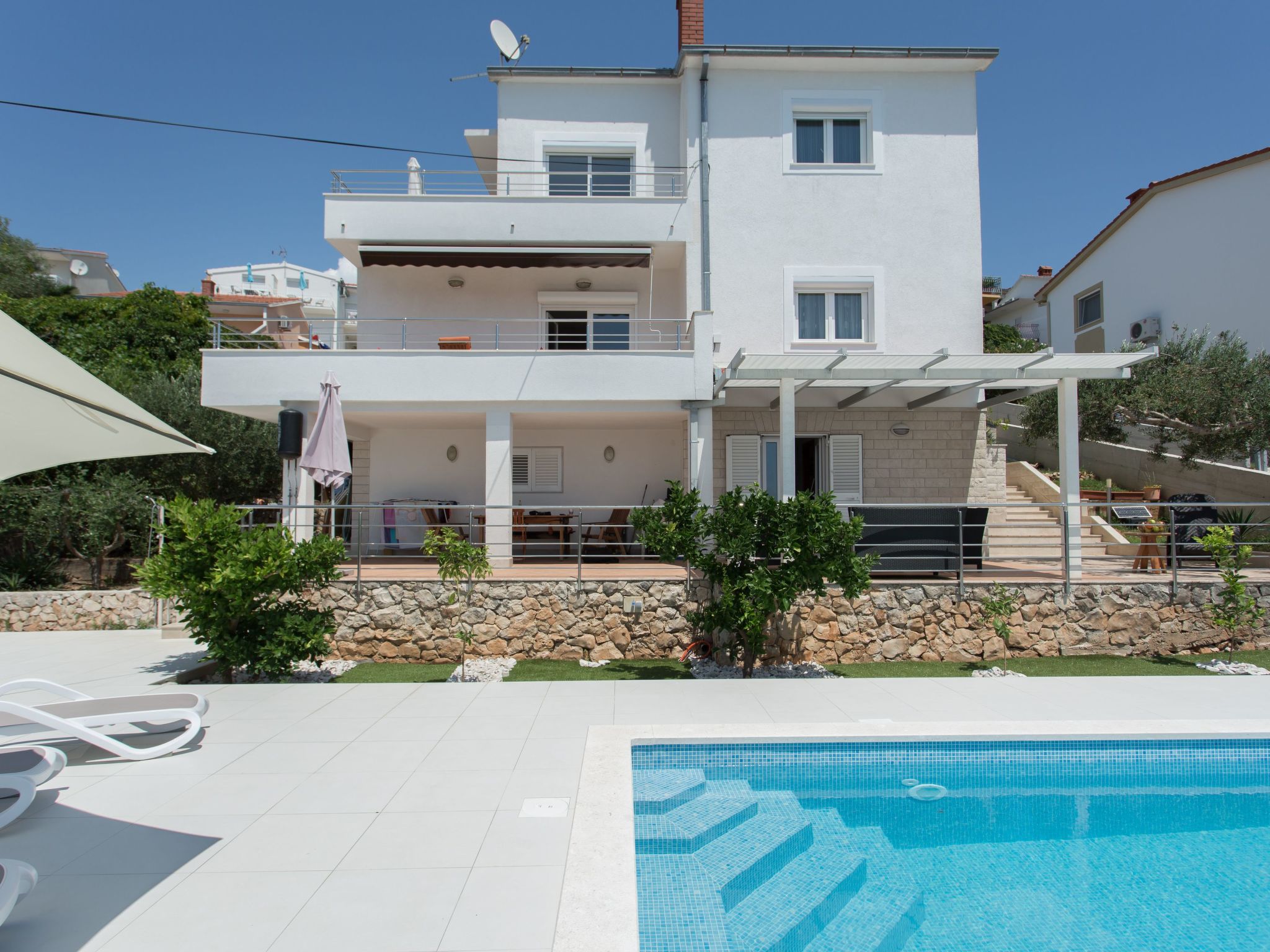 Für 5 Personen ca. 65 m&sup2; in Okrug Gornji, Adriaküste Kroatien (Kroatische-Image-tags.info