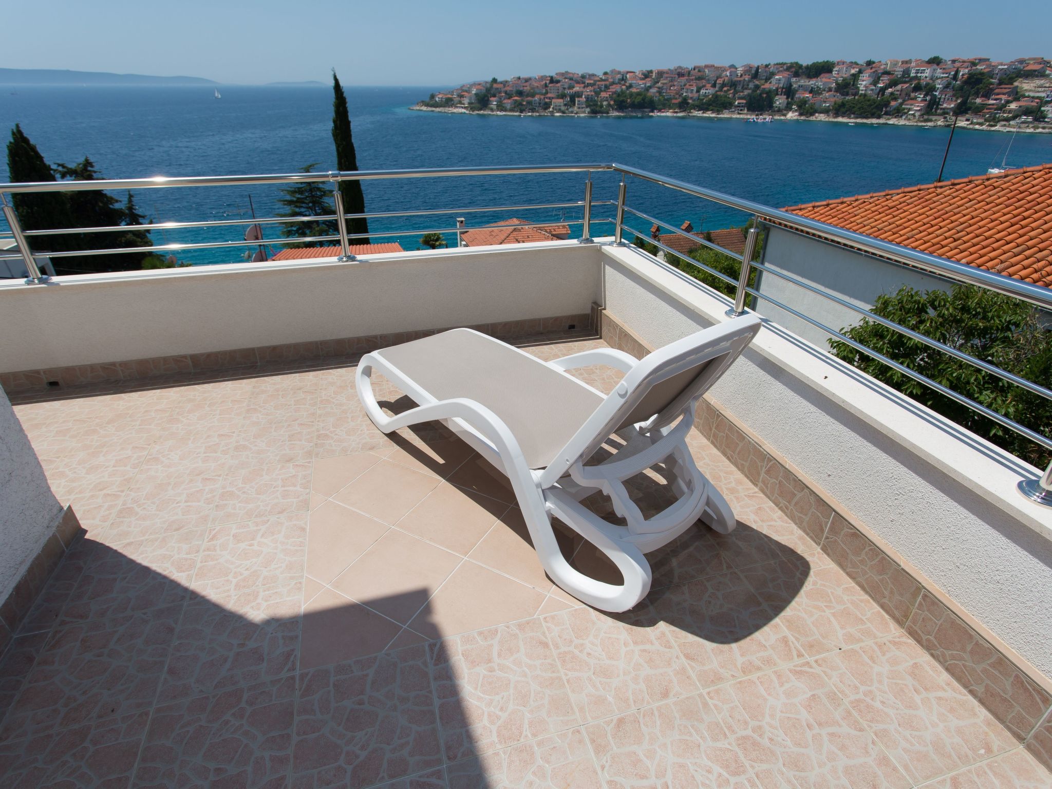 Für 5 Personen ca. 65 m&sup2; in Okrug Gornji, Adriaküste Kroatien (Kroatische-Dehors