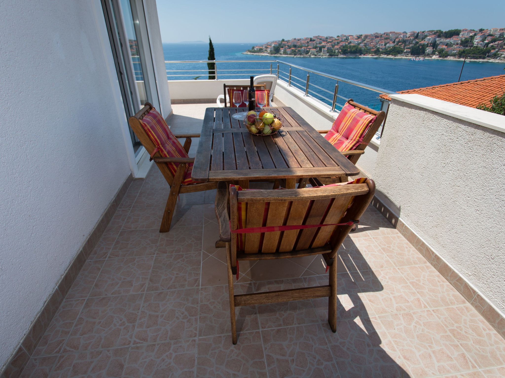 Für 5 Personen ca. 65 m&sup2; in Okrug Gornji, Adriaküste Kroatien (Kroatische-Dehors