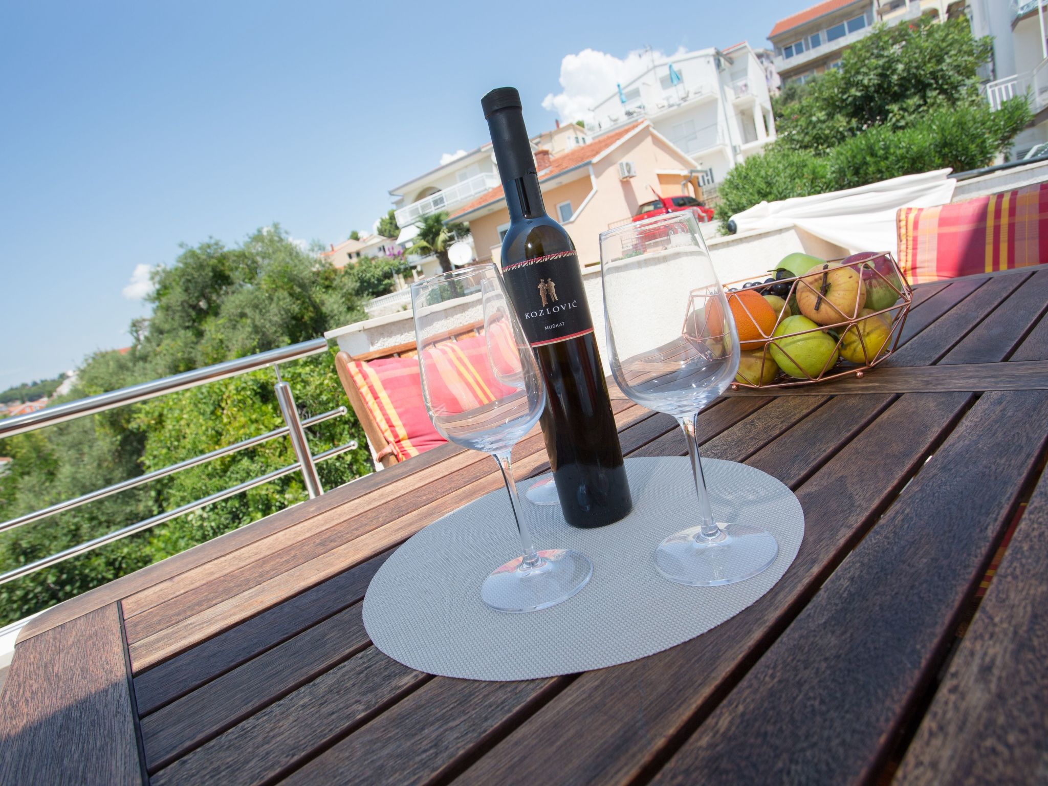 Für 5 Personen ca. 65 m&sup2; in Okrug Gornji, Adriaküste Kroatien (Kroatische-Dehors