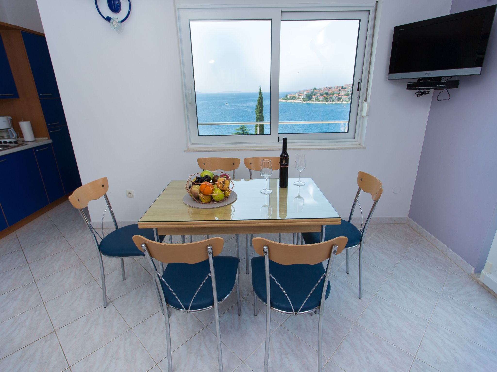 Für 5 Personen ca. 65 m&sup2; in Okrug Gornji, Adriaküste Kroatien (Kroatische-Dedans