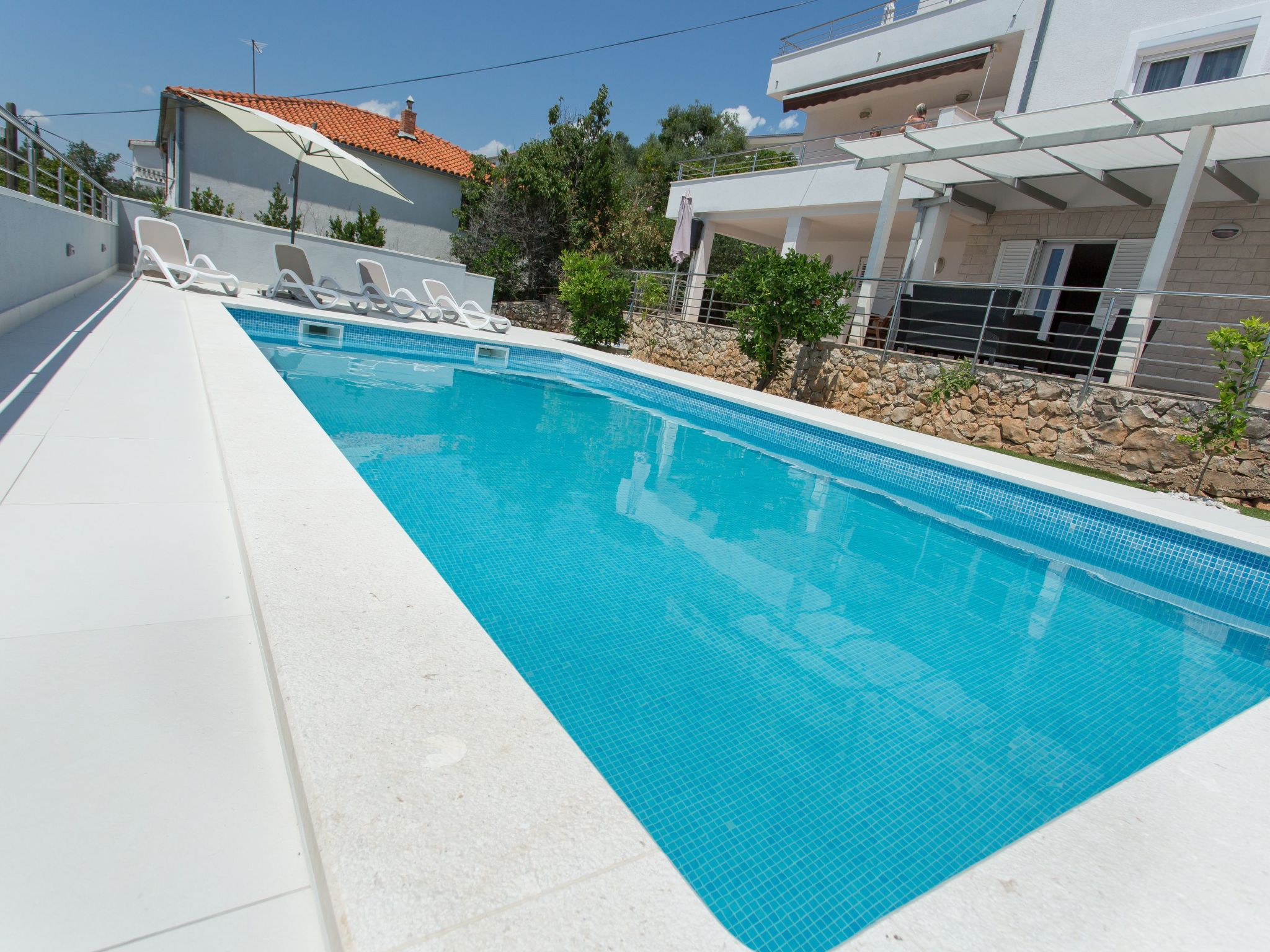 "Maya 1" mit Blick auf das Wasser-Image-tags.info