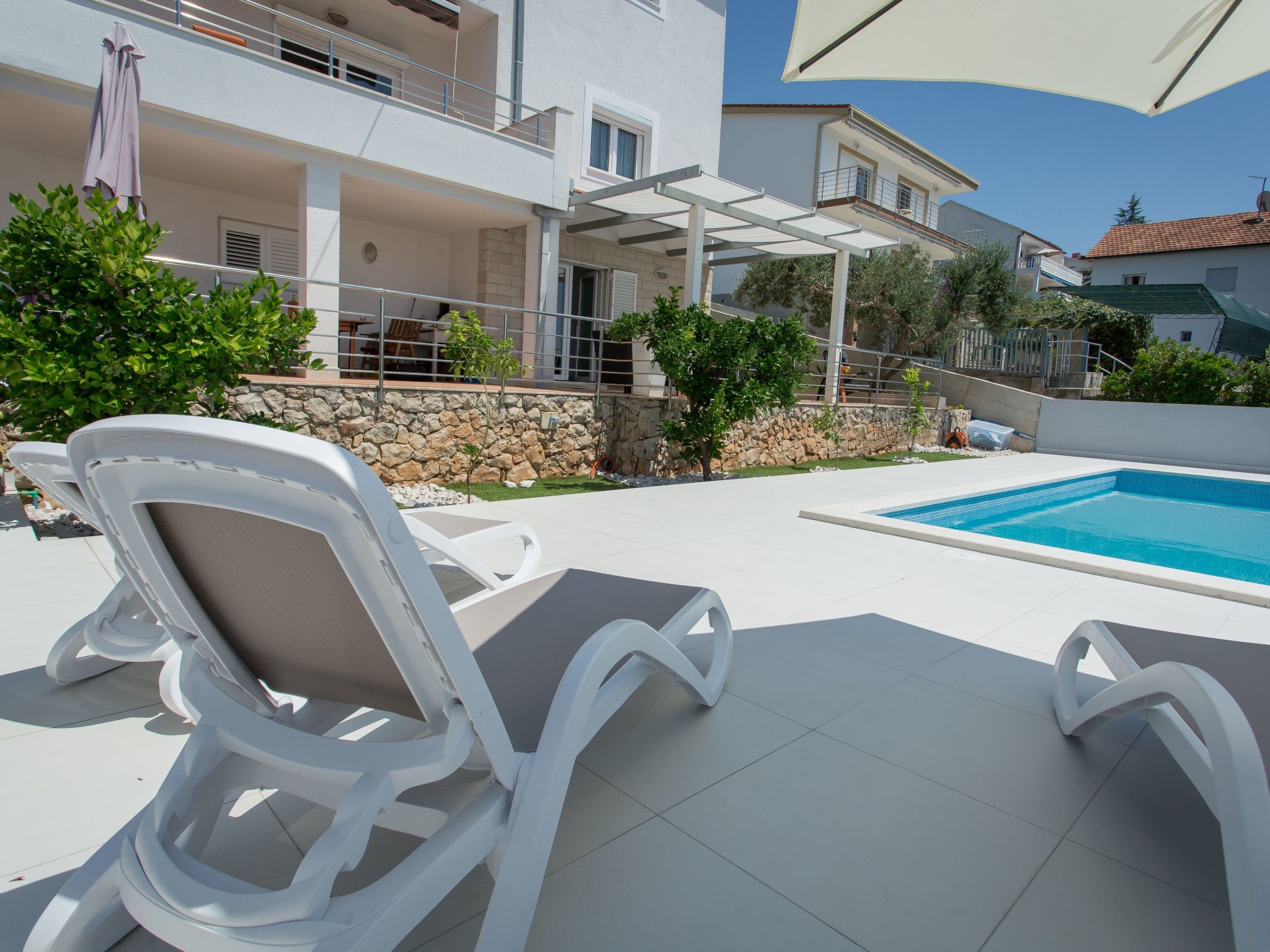 "Maya 1" mit Blick auf das Wasser-Dehors