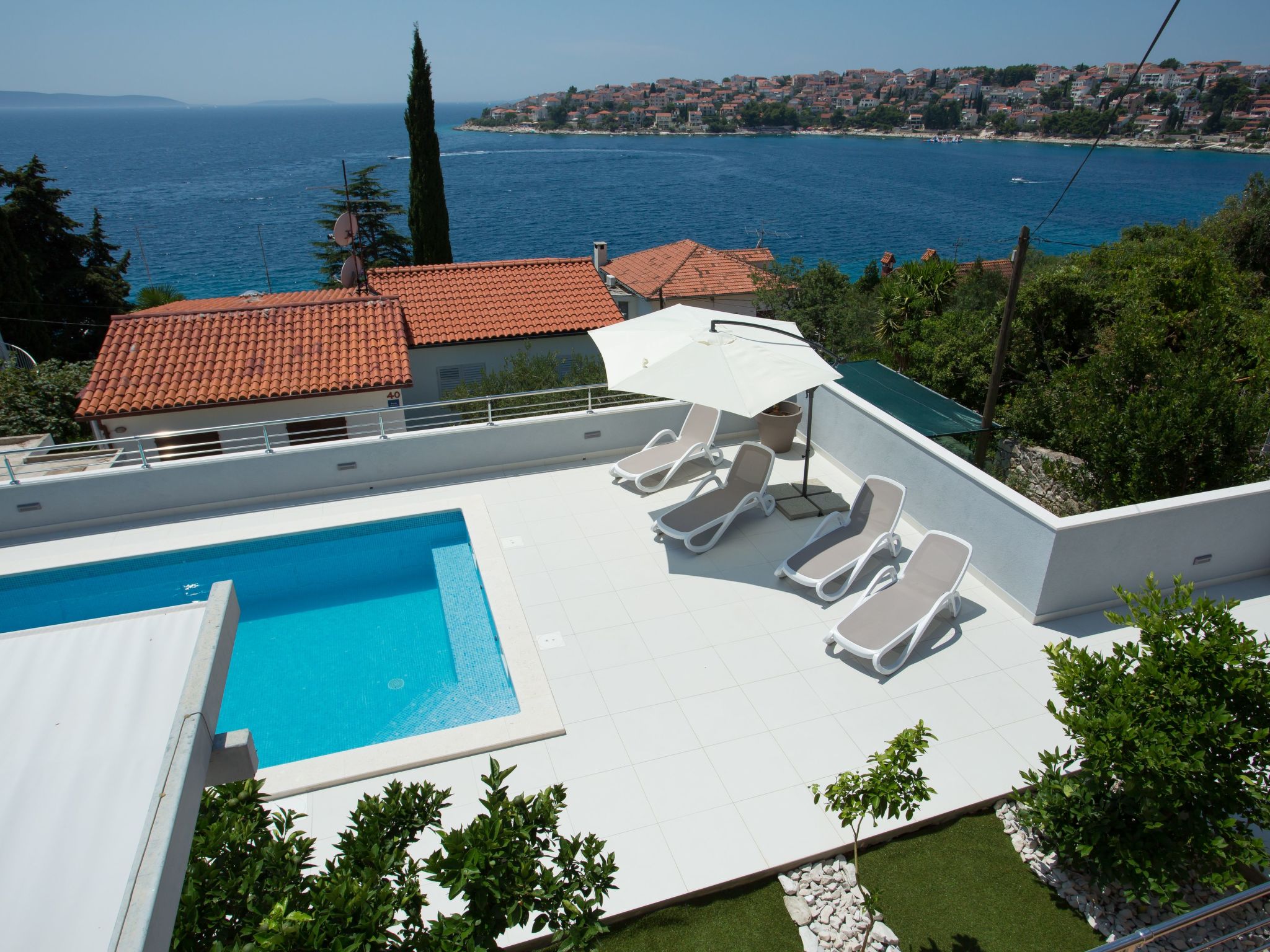 "Maya 1" mit Blick auf das Wasser-Dehors